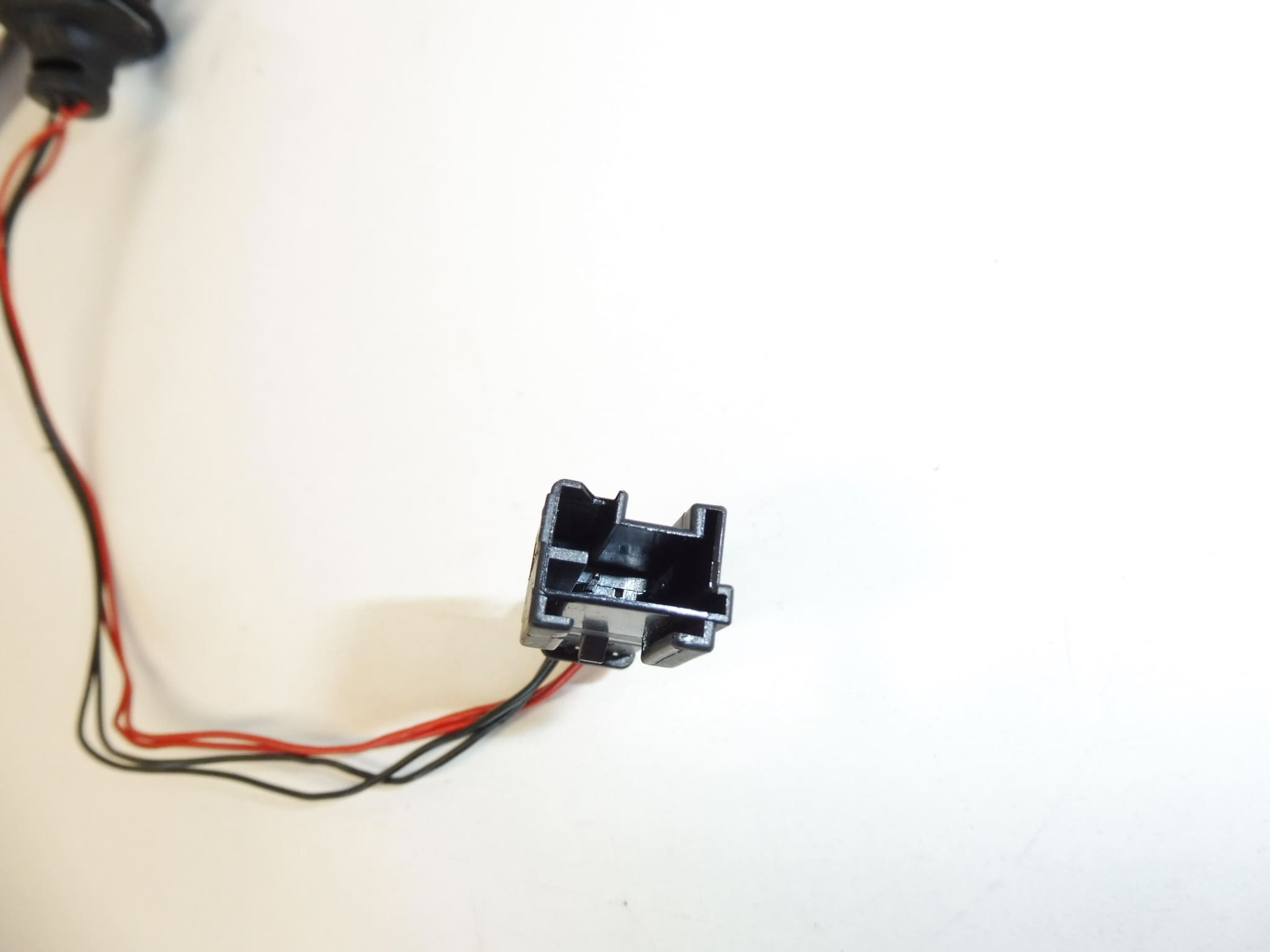 3e feu stop Peugeot 307 CC 9641298880 6350W5 6351R8 – Image 2