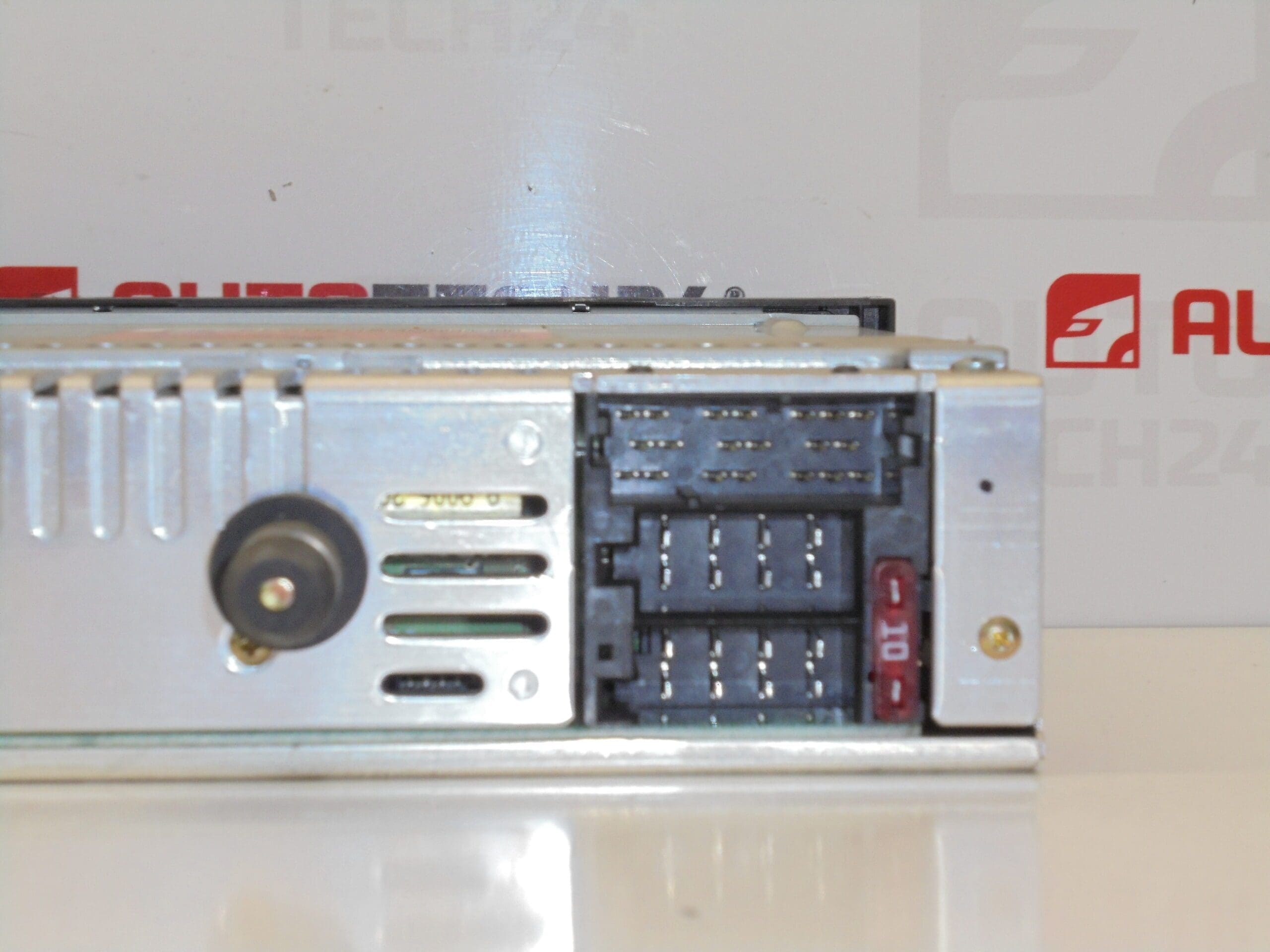 Autoradio avec lecteur CD Clarion PU-2471D pour Citroën/Peugeot (réf. 96565725XT) – Image 2