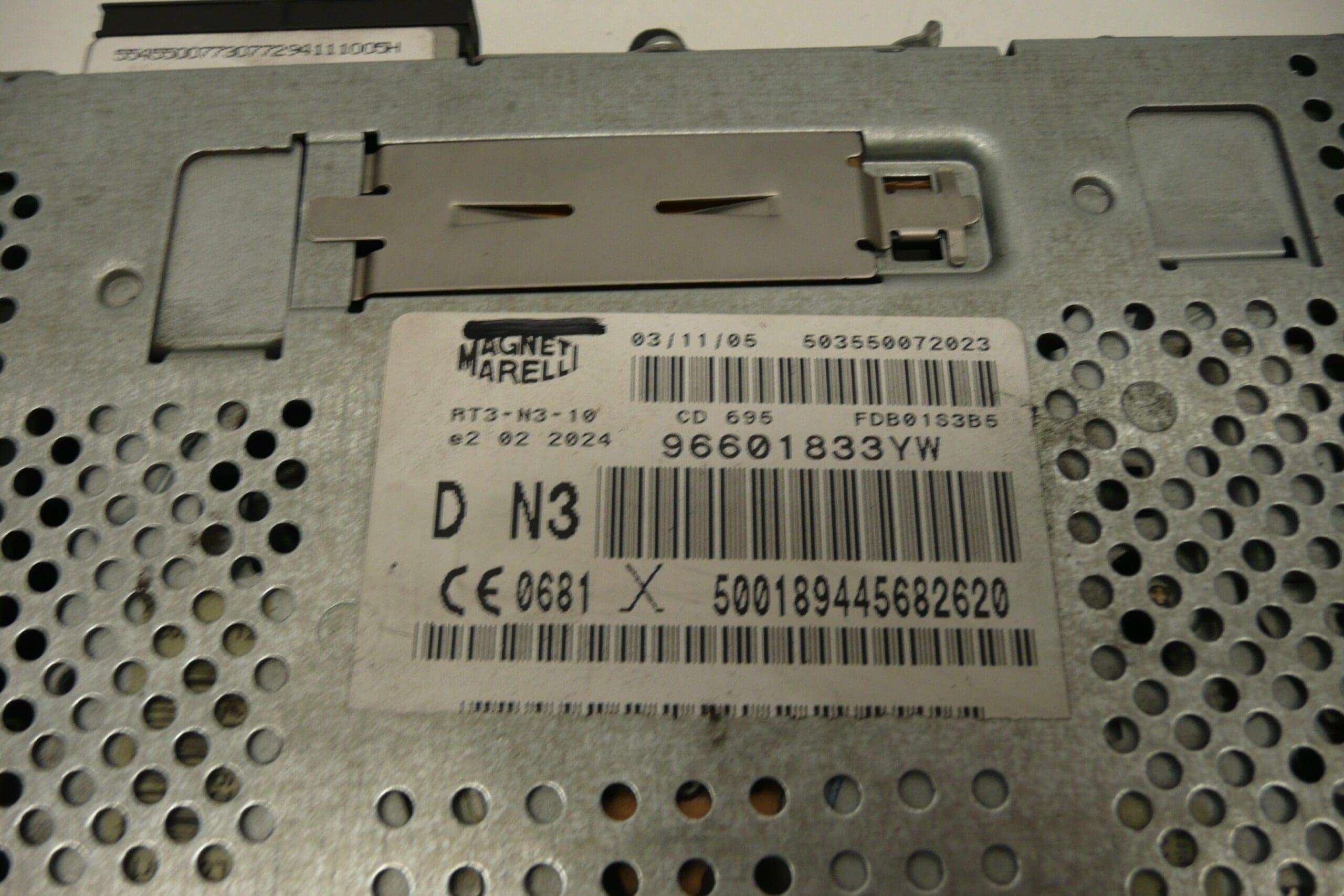 Autoradio RT3-N3 pour Citroën et Peugeot 96601833YW – Image 2