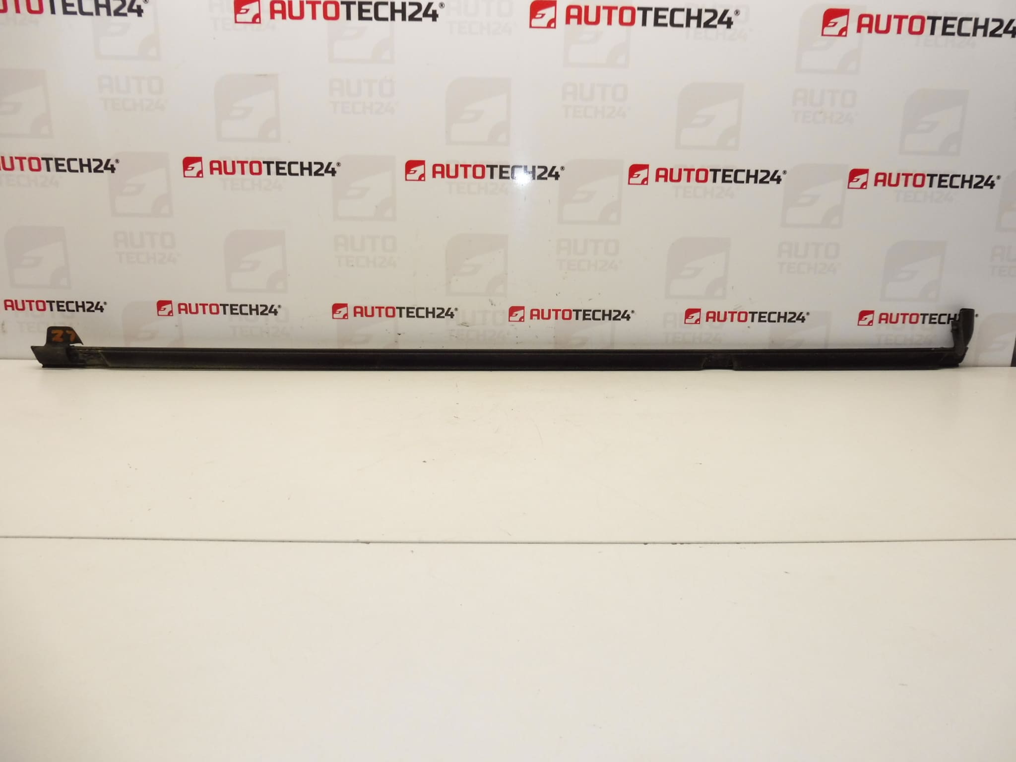 Baguette chromée pour la porte arrière gauche Citroën C4 Picasso 9334N9 – Image 2