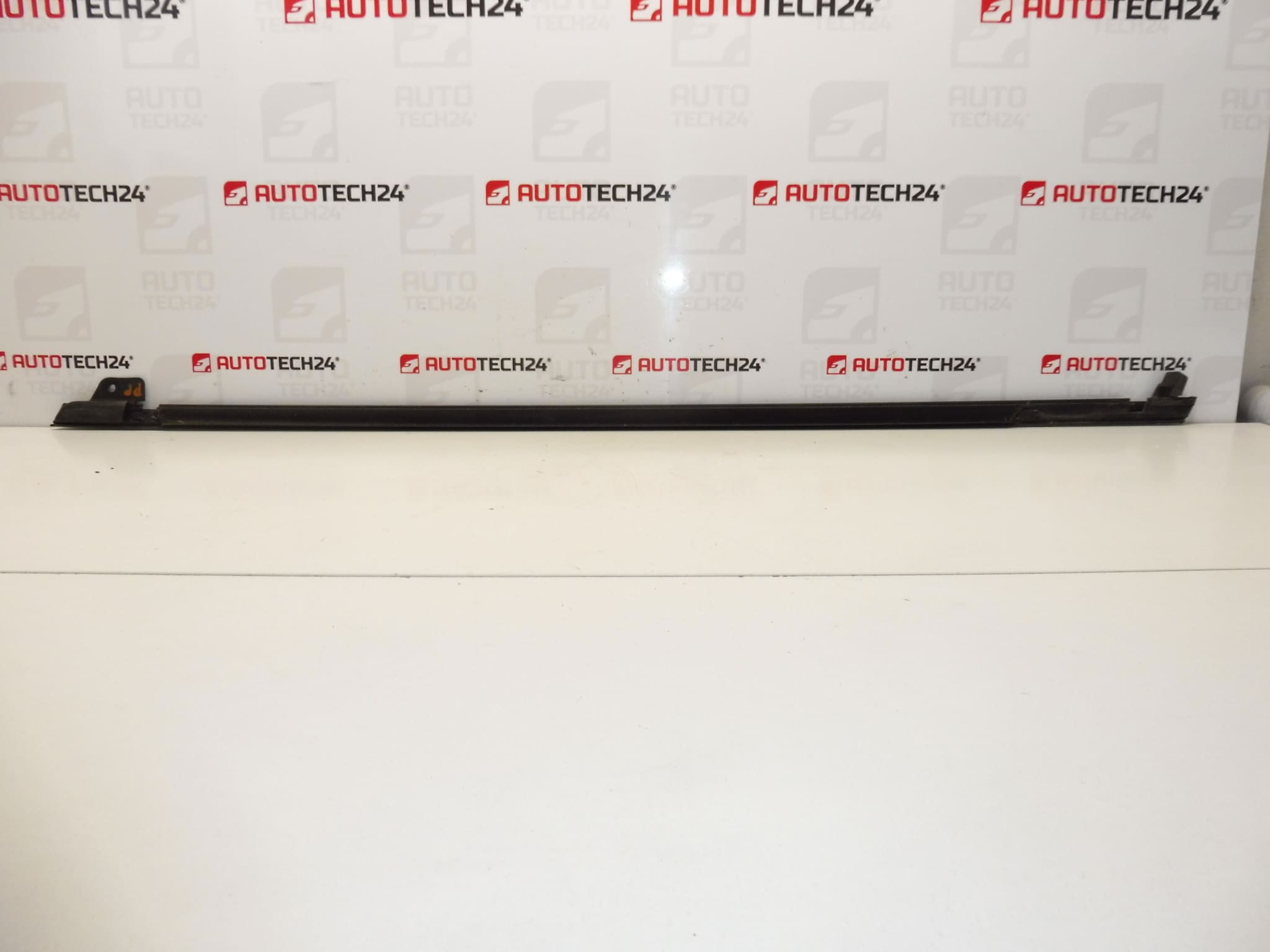 Baguette chromée pour porte avant droite Citroën C4 Picasso 9334P8 – Image 2