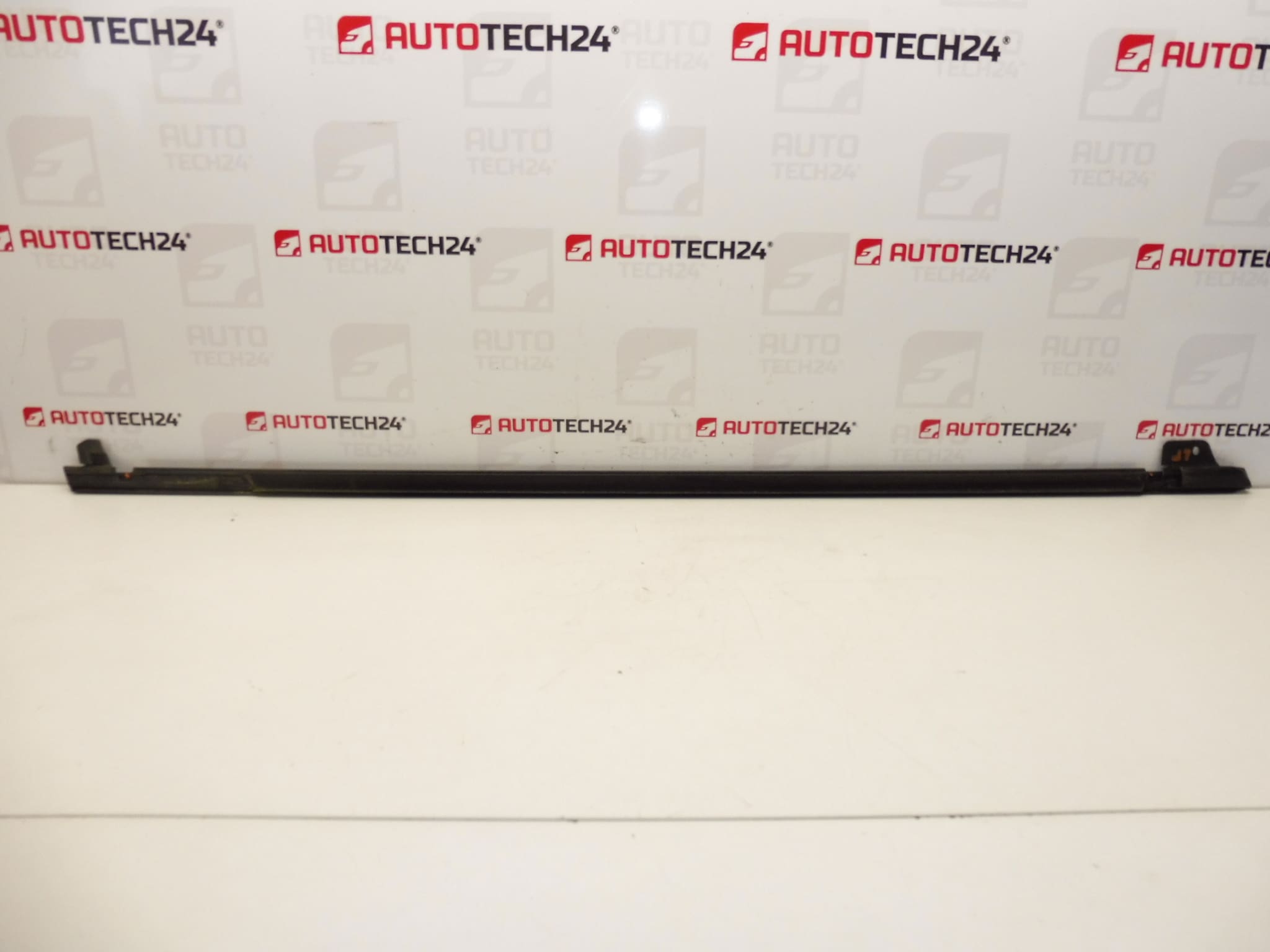 Baguette chromée pour la porte avant gauche Citroën C4 Picasso 9334P7 – Image 2