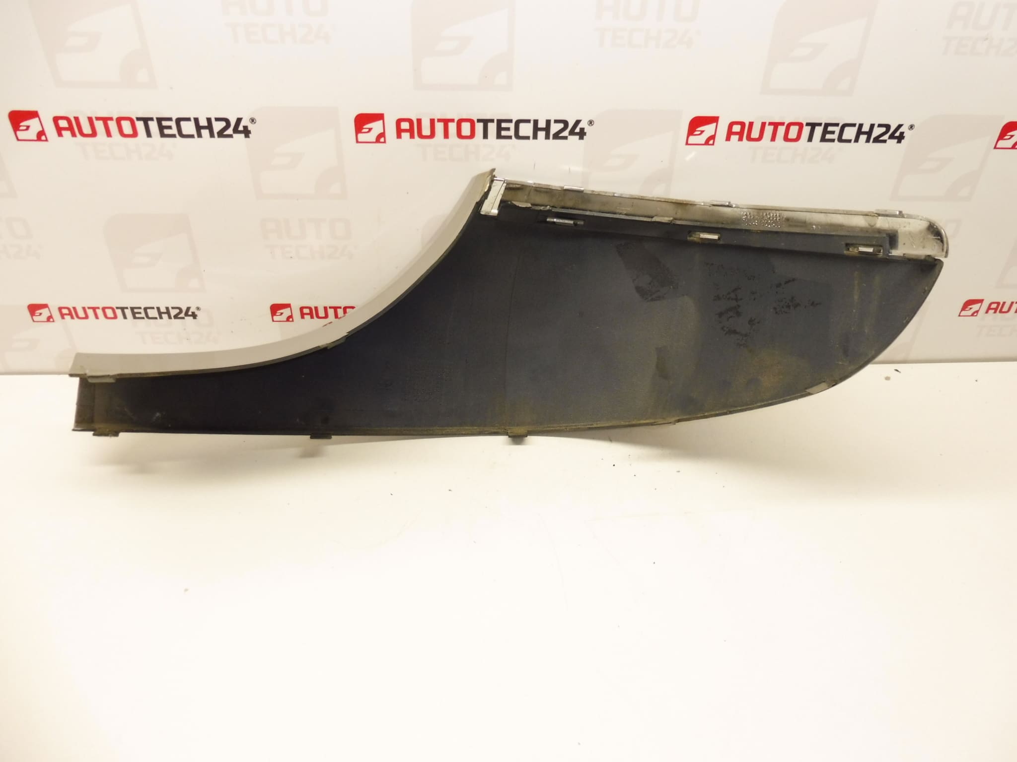 Barre gauche en chrome du pare-chocs arrière Citroën Xsara Picasso KDDC 7452CS – Image 2