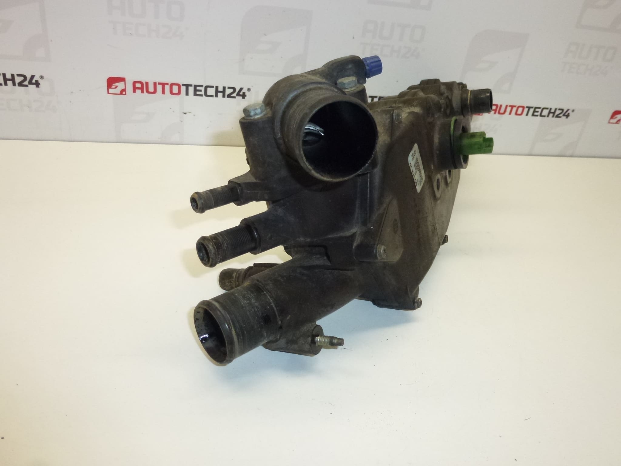Boîtier de thermostat d'occasion pour Citroën et Peugeot 2.0 et 2.2 HDi - 9643093580 / 1336W0 – Image 2