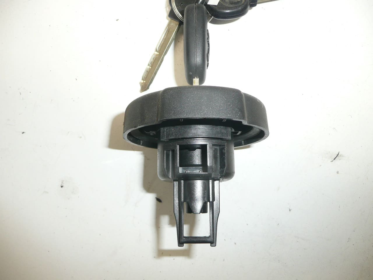 Bouchon de réservoir avec clé pour Peugeot Citroën 1508L7 – Image 2