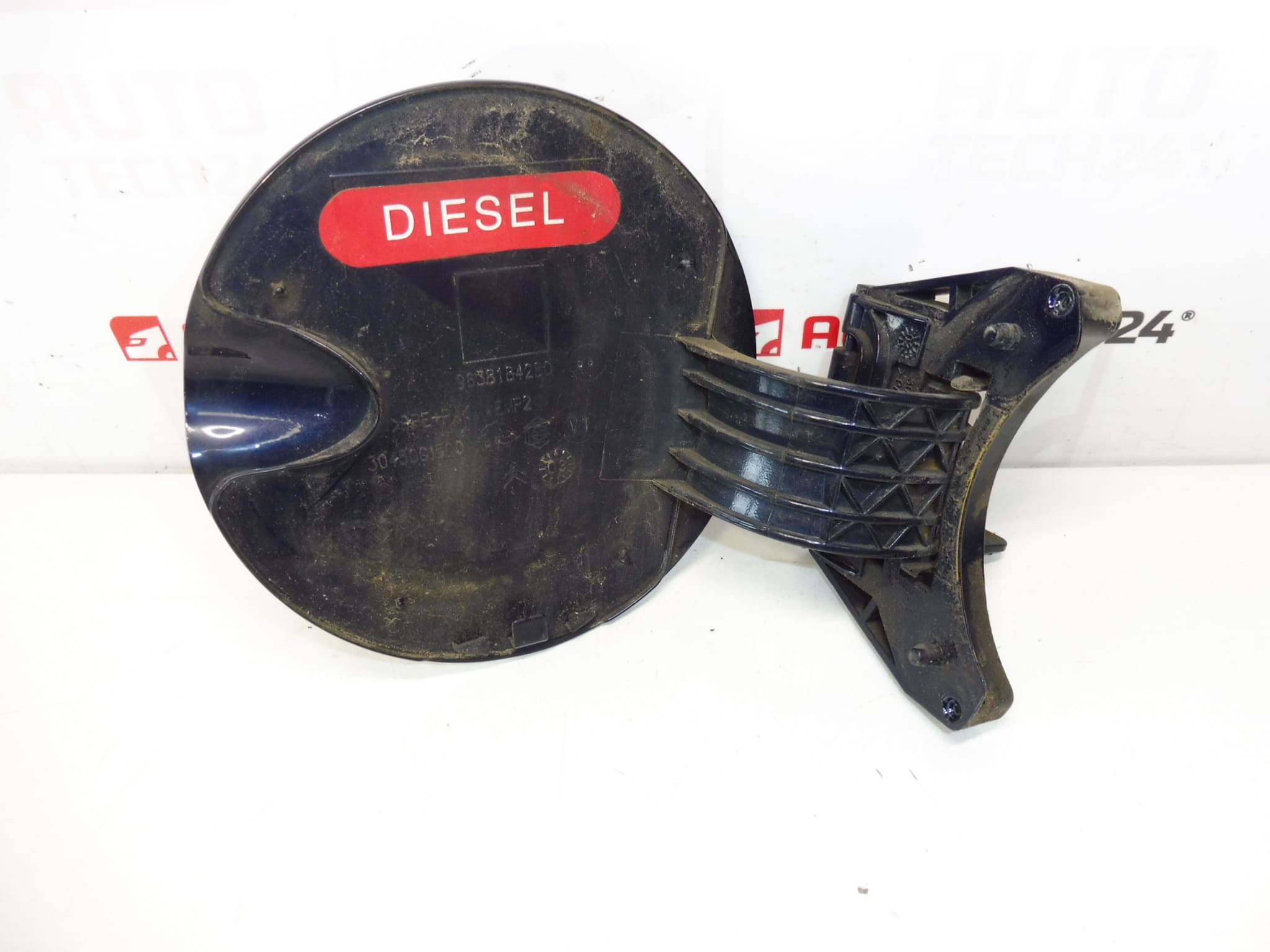 Bouchon de réservoir d'occasion pour Citroën C3 KPKD 9638184280 151796 – Image 2