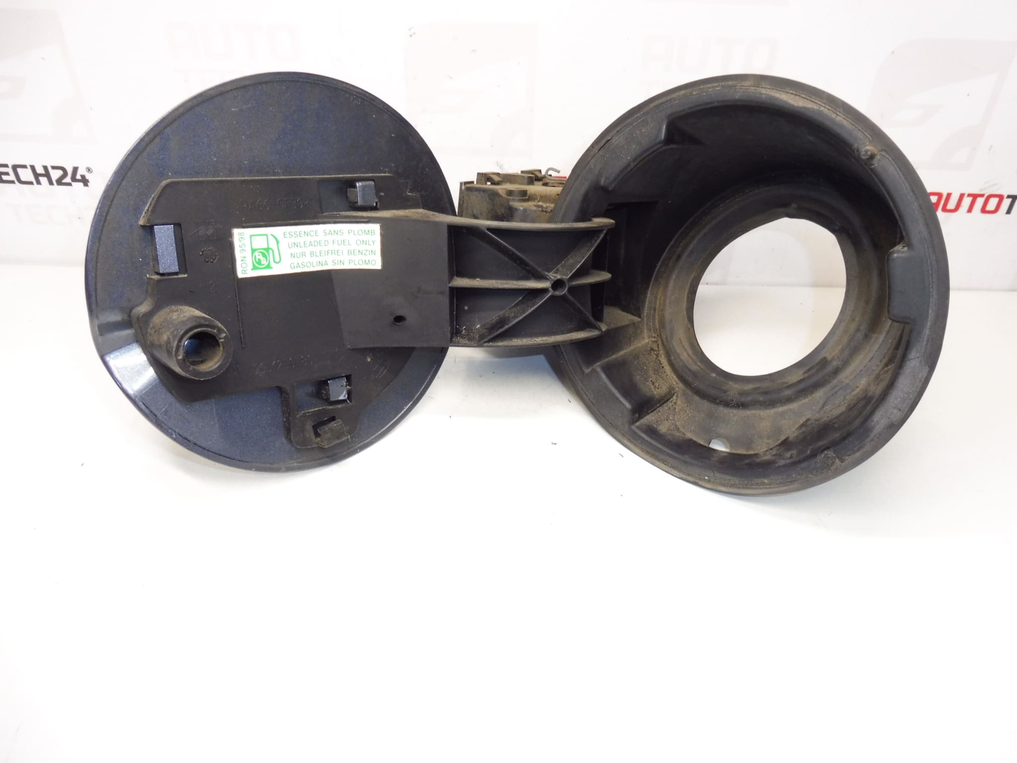 Bouchon de réservoir Peugeot 1007 9645935580 1517C3 151882 – Image 2