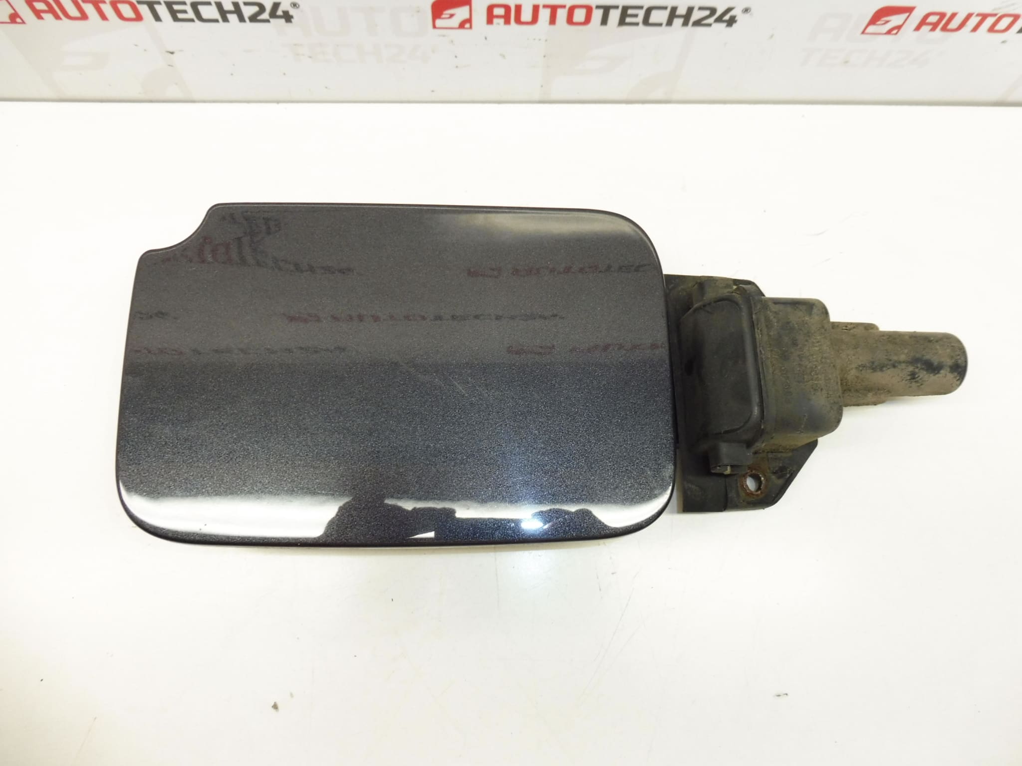 Couvercle de bouchon de réservoir argenté d'occasion pour Peugeot 807 et Citroën C8 (réf. EYJ 1485207080, 151790) – Image 2
