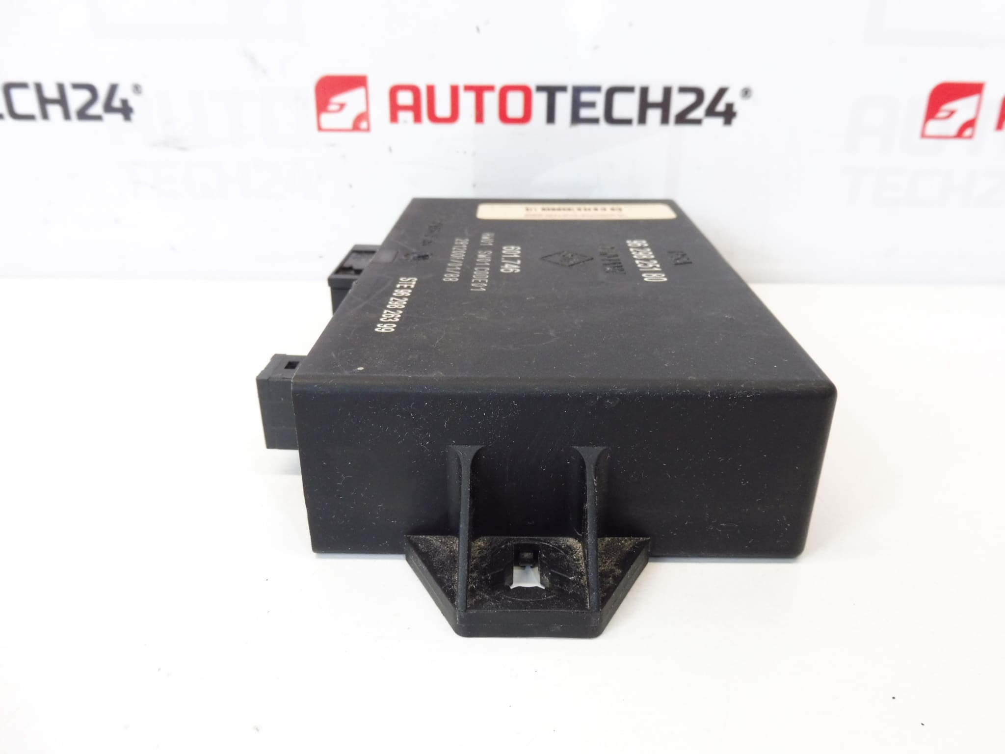 Unité de commande (ECU) d'assistance au stationnement pour Citroën 9629825180 601.746 – Image 2