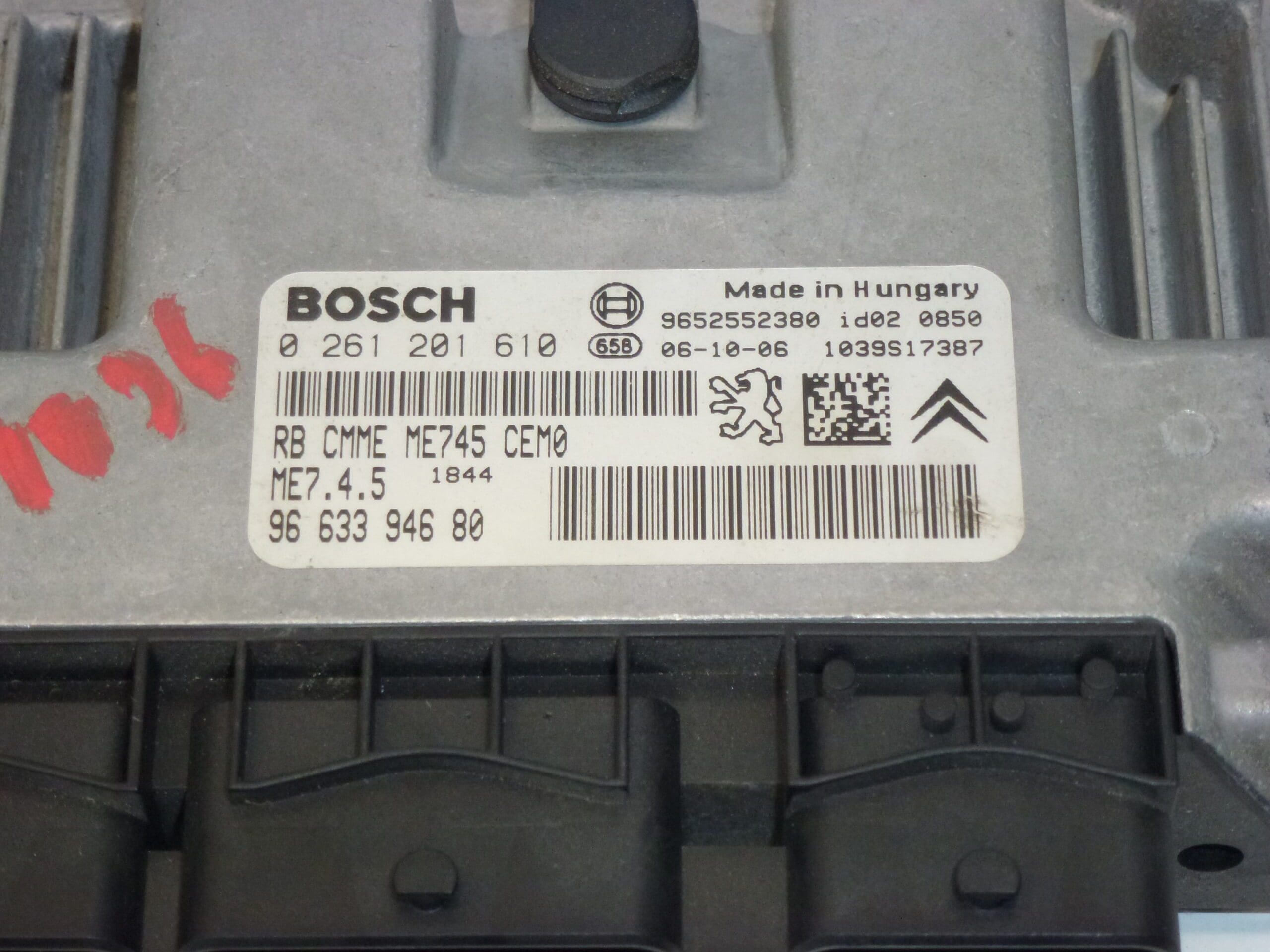 Unité de commande moteur (ECU) Bosch ME7.4.5 0261201610 9663394680 194096 – Image 2
