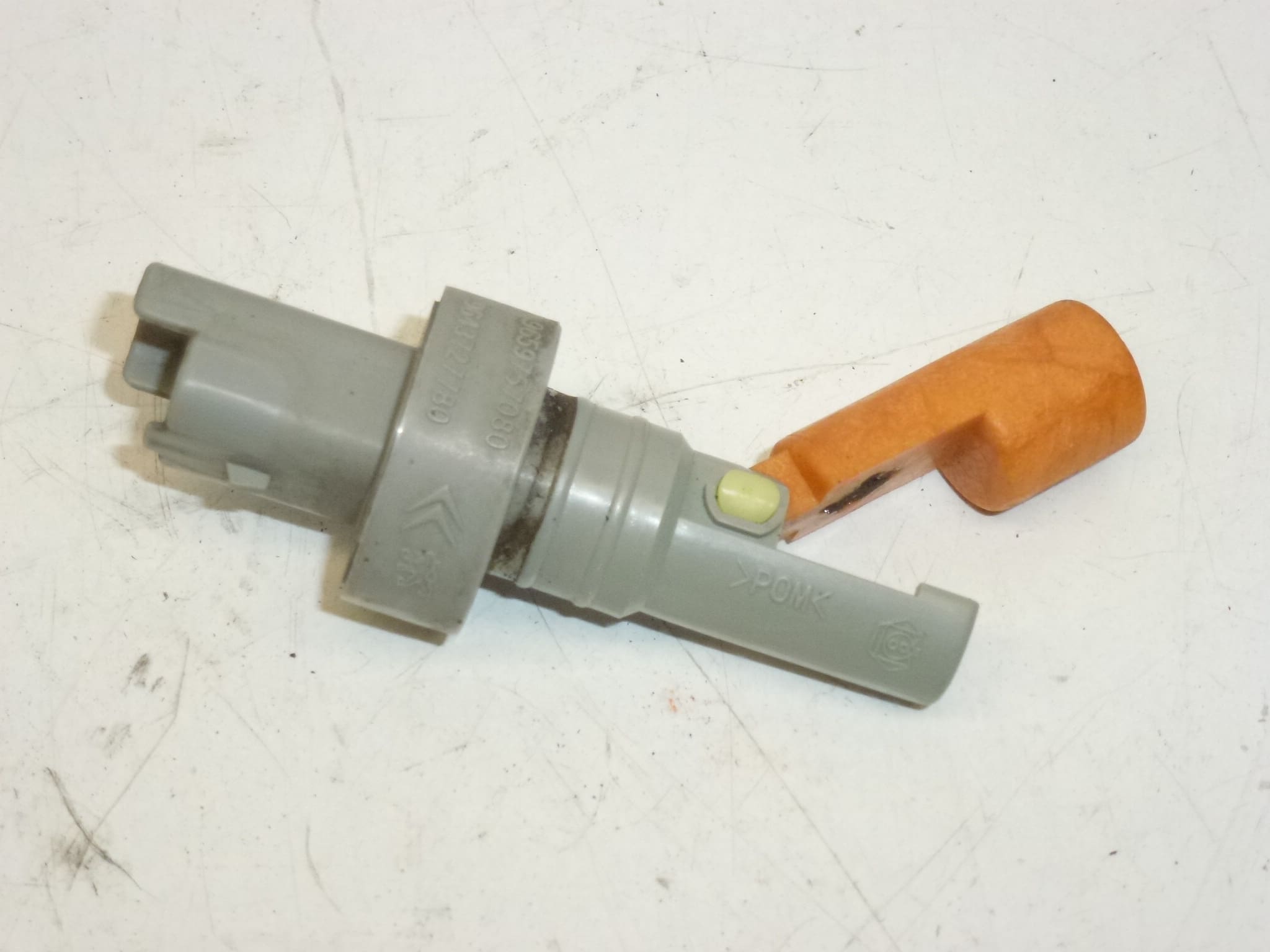 Capteur de niveau de liquide lave-glace pour Citroën Peugeot 9659757080 643479 – Image 2