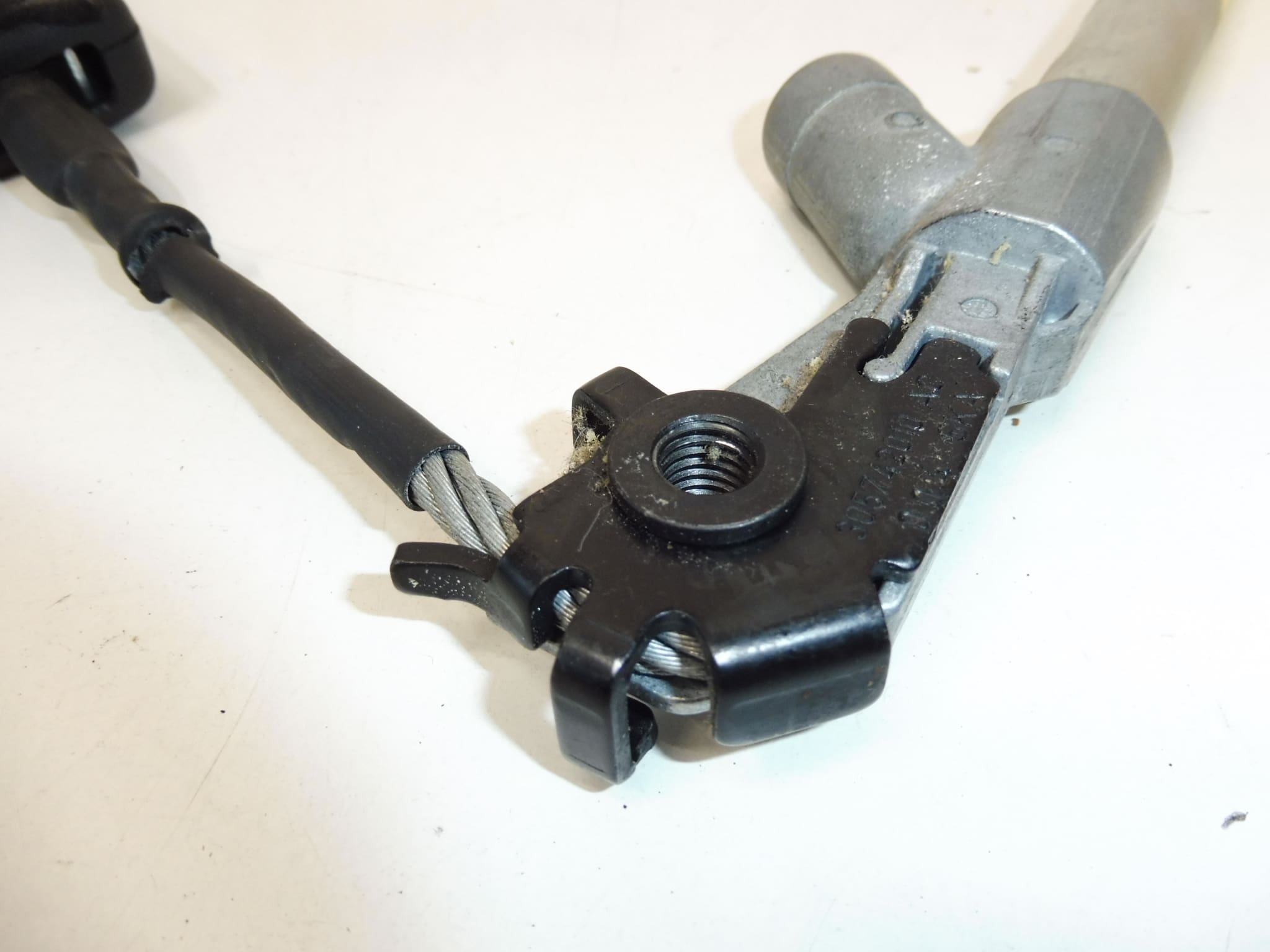 Prétensionneur pyrotechnique gauche Citroën C4 Picasso 9657326377 8974XZ – Image 2