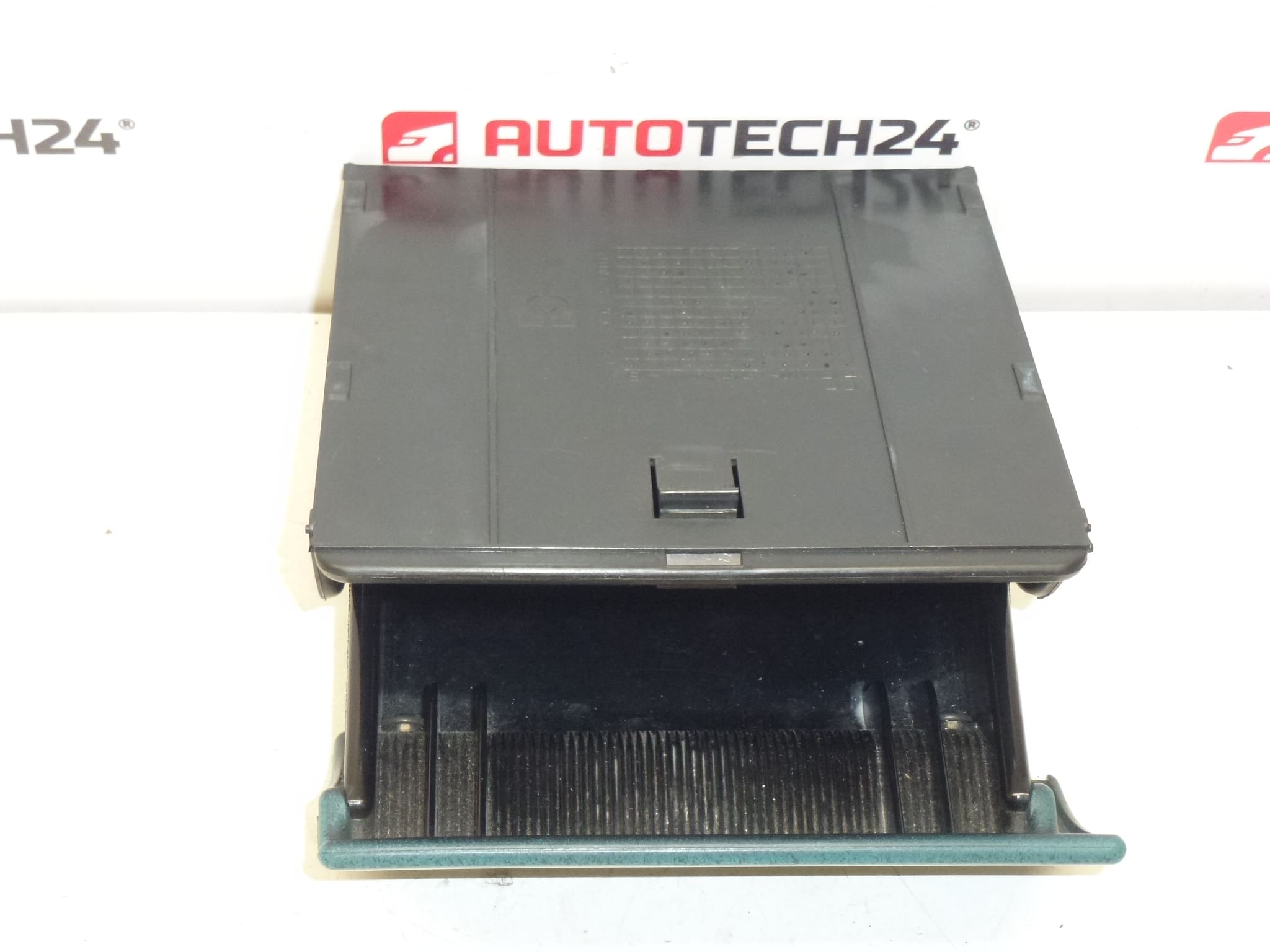 Cendrier de tableau de bord pour Citroën Berlingo I et Peugeot Partner I 8230Q9 – Image 2