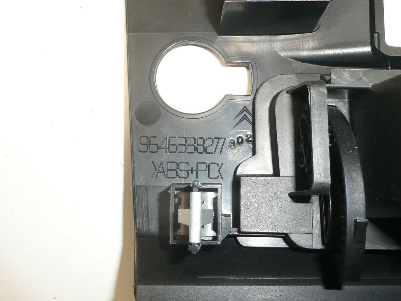 Cadre Central Du Tableau De Bord Citroën C4 9646338277 8212TF – Image 2