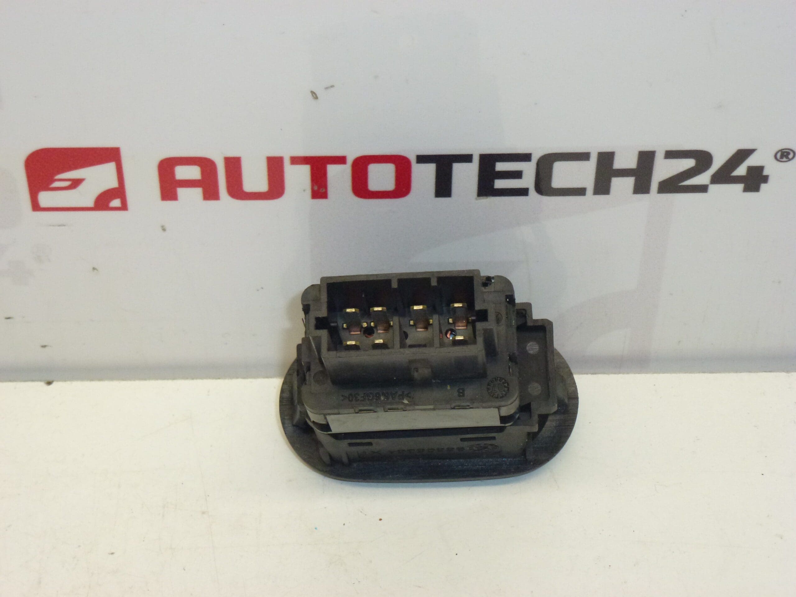 Commutateur de Vitre Citroën C2 C3 96605364XT 6554QX – Image 2