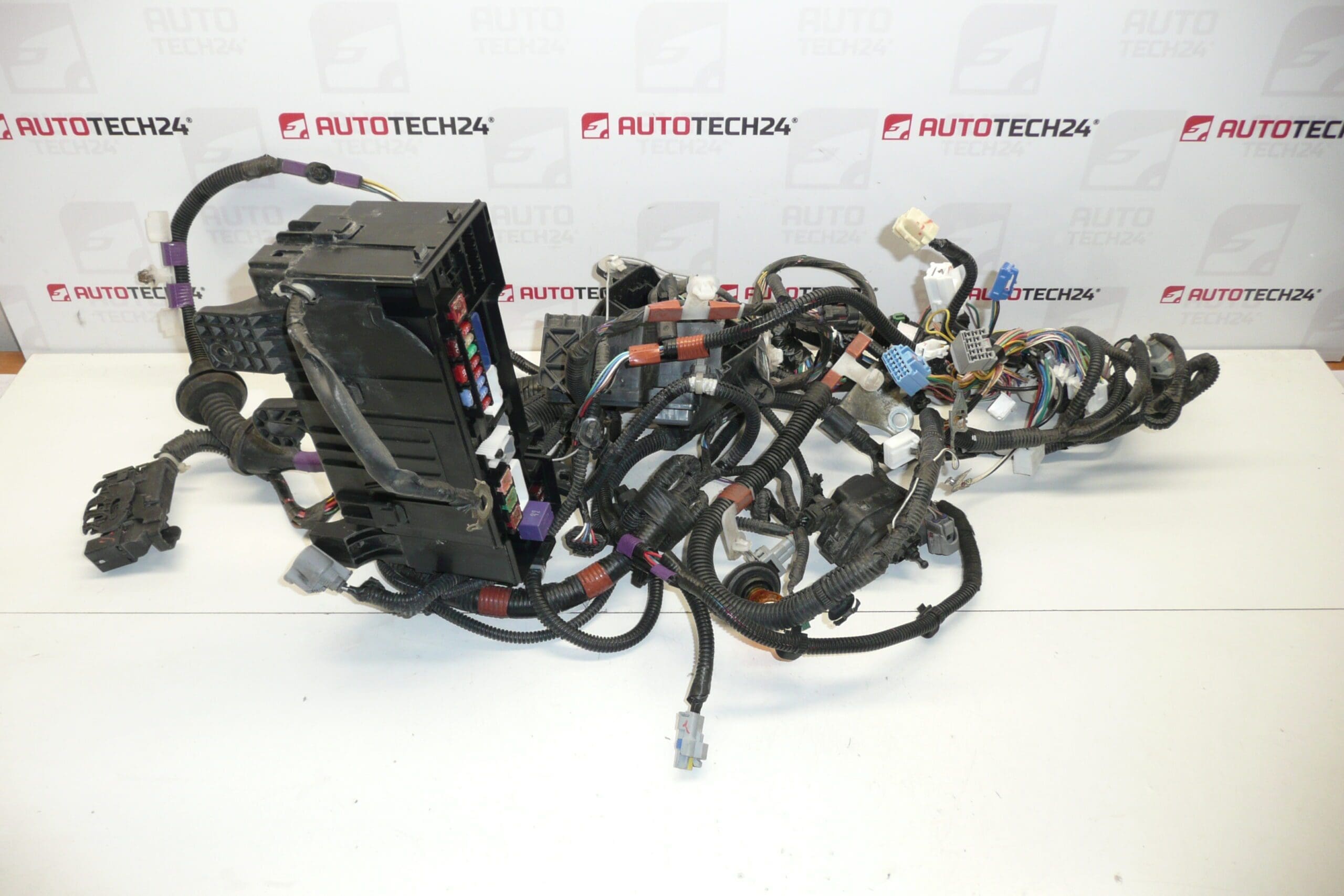 Faisceau moteur complet d'occasion Peugeot/Citroën 1.0 KR 821110H051 6595G8 – Image 2