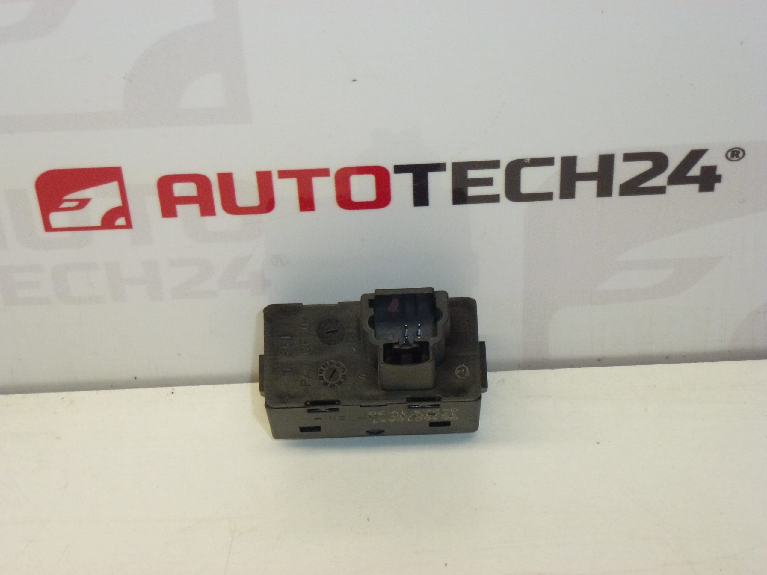 Commande de lève-vitres Citroën/Peugeot 96360166XT 6554E8 – Image 2