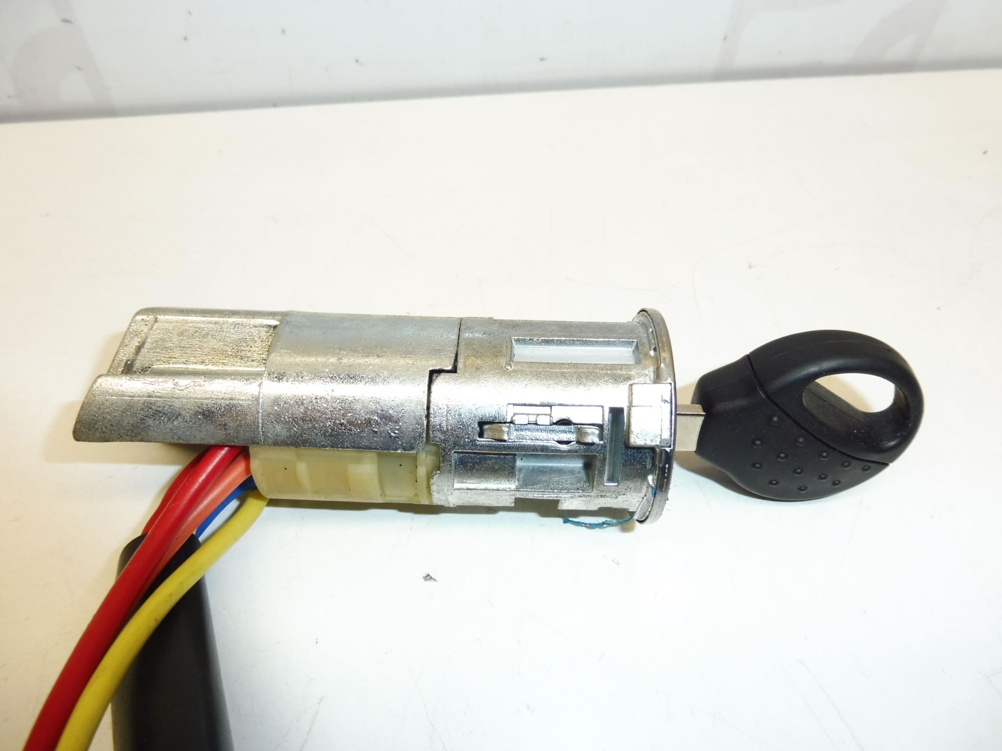 Serrure de contact (Neiman) avec 1 clé pour Peugeot 206 (réf. 4162P0) – Image 2