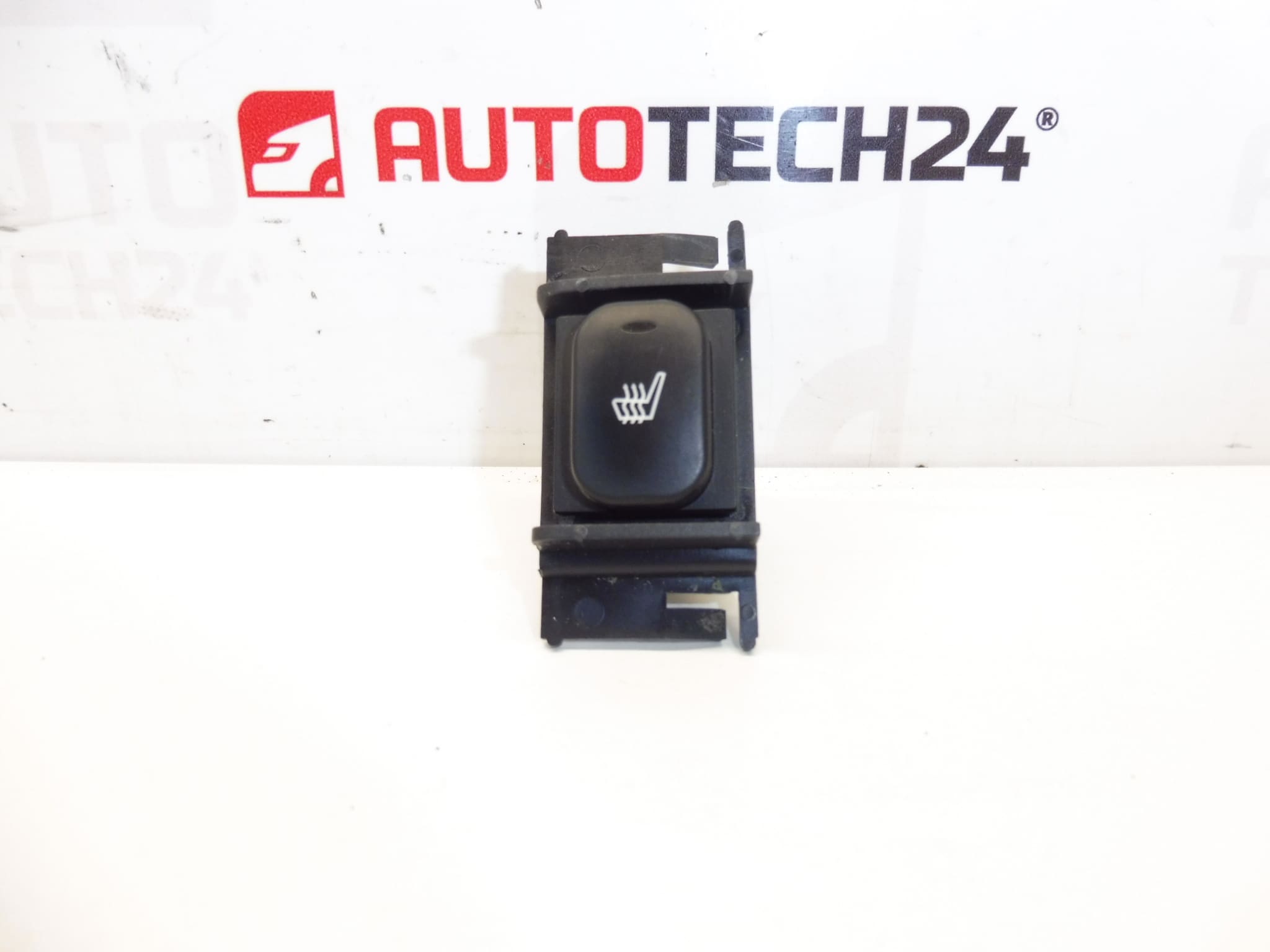 Commande chauffage siège Citroën Peugeot 96456870XT