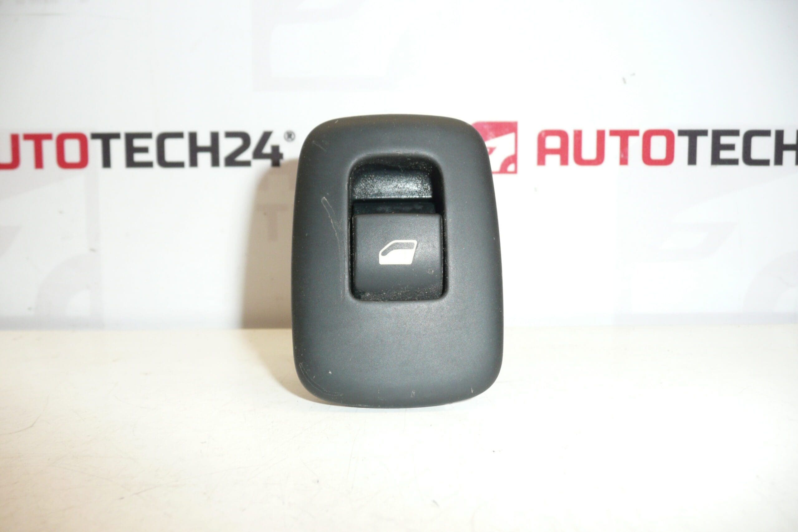 Commande de vitre Citroën C5 X7 96623726XT 6490C6