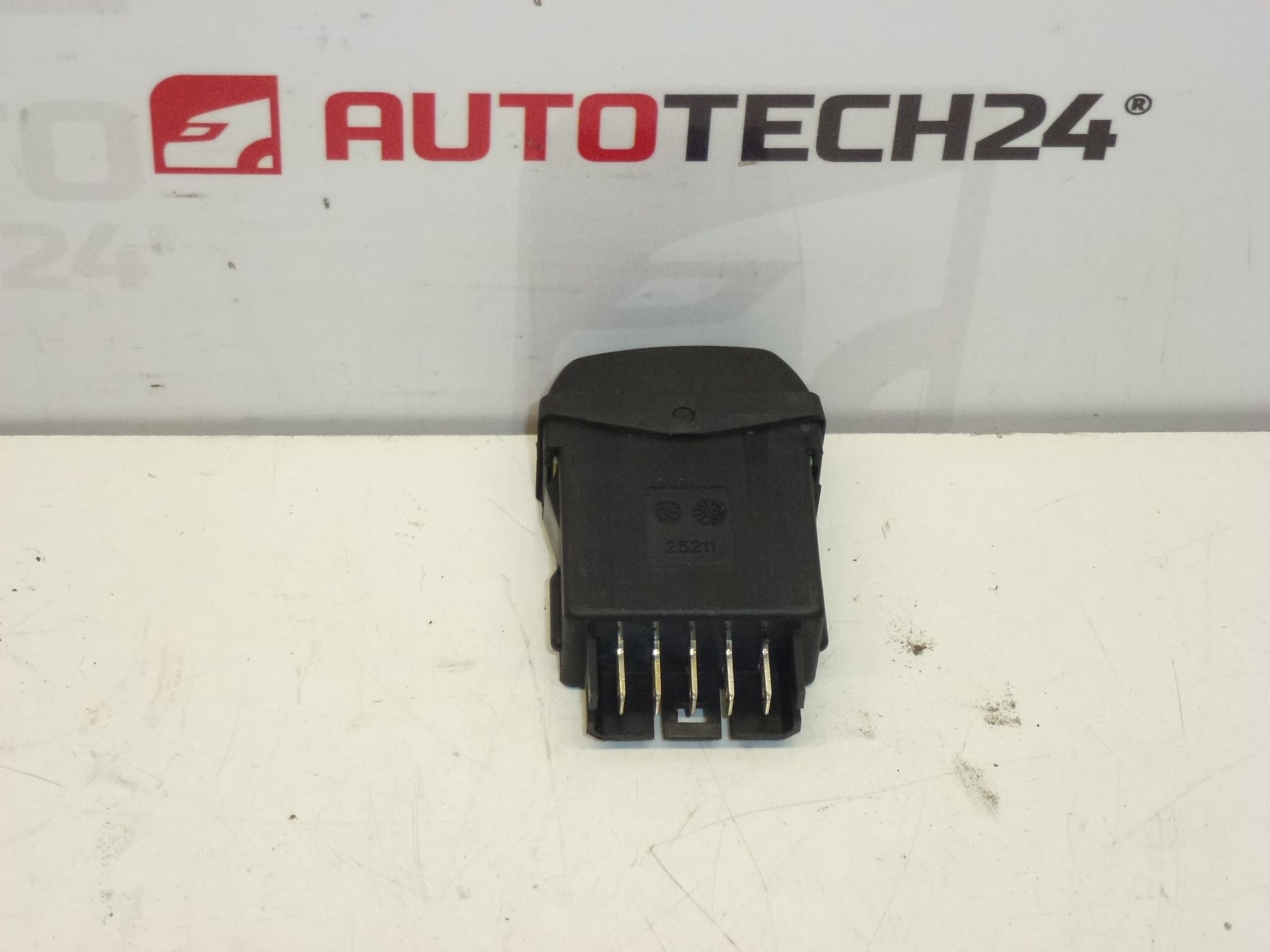 Interrupteur lève-vitre Citroën Xsara 6552TC – Image 2