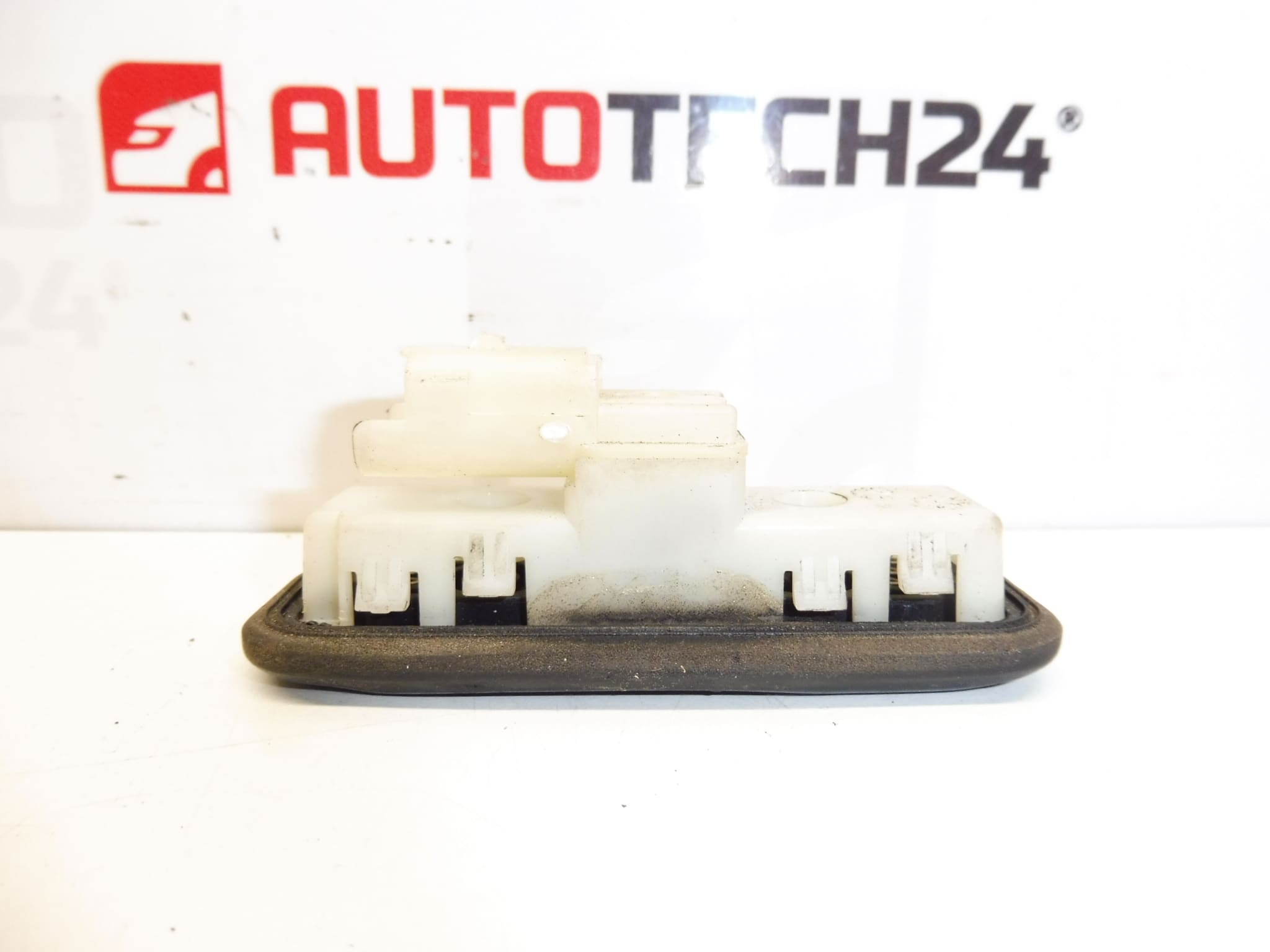 Commande d'ouverture du hayon arrière pour Citroën/Peugeot 6490R3 – Image 2