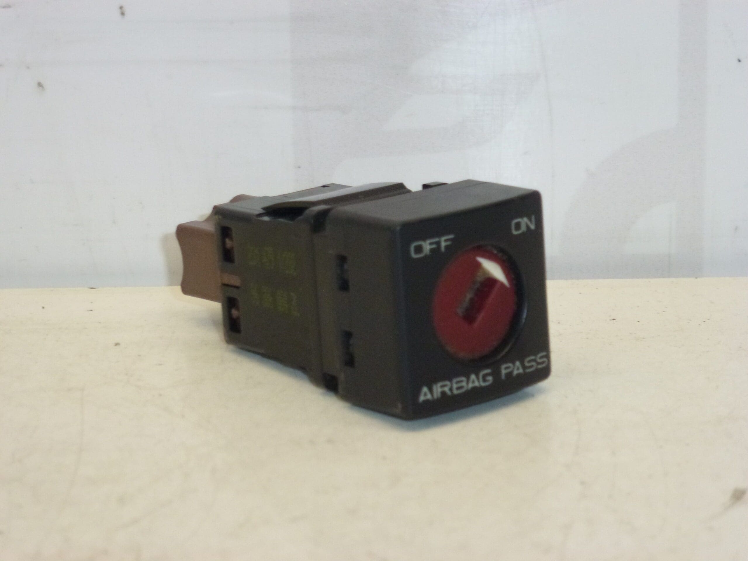 Interrupteur de désactivation de l'airbag passager Citroën/Peugeot 96386084ZL – Image 2