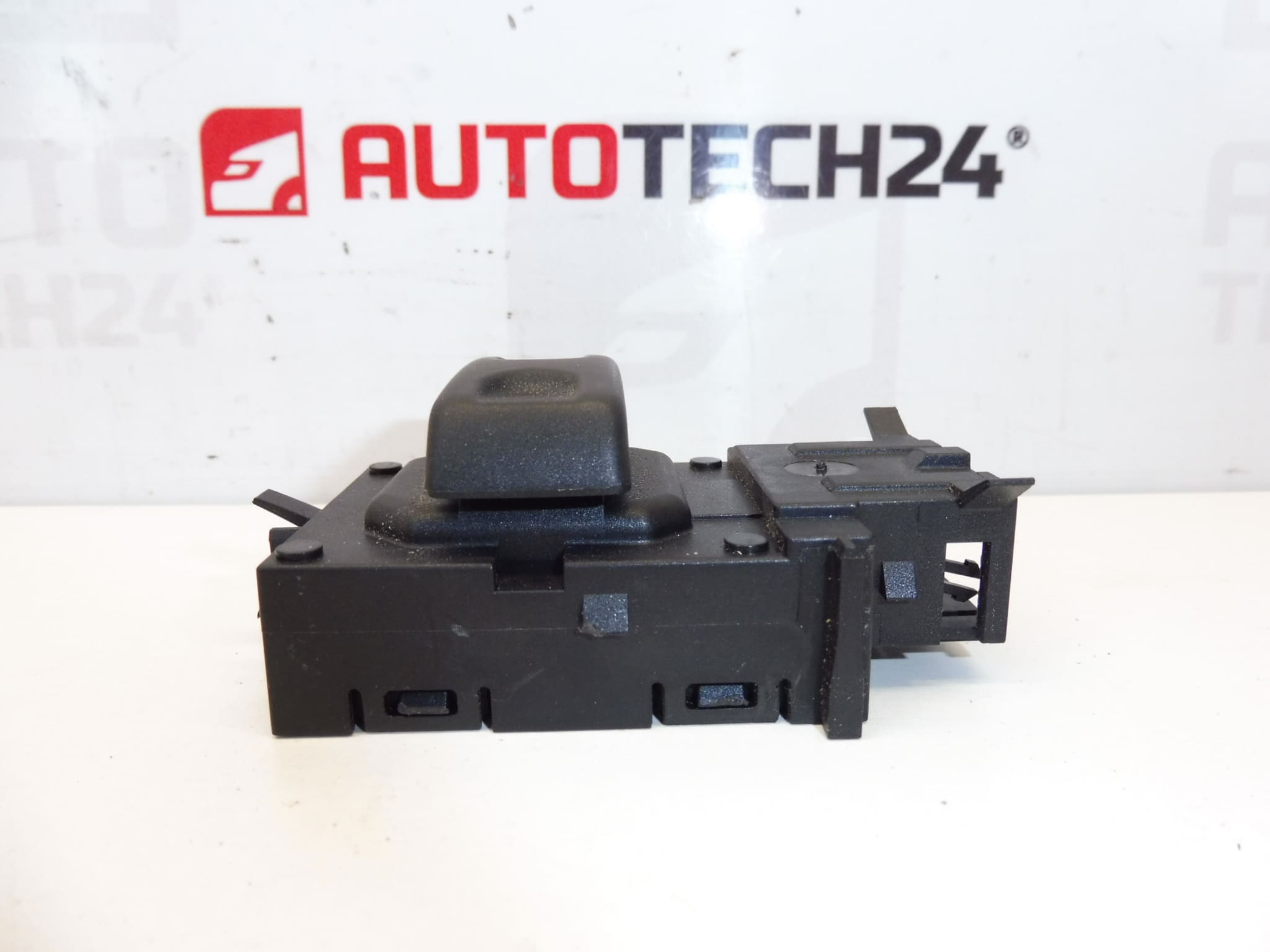 Commande de siège conducteur Citroën C5 X7 96602208XT 8898HZ – Image 2