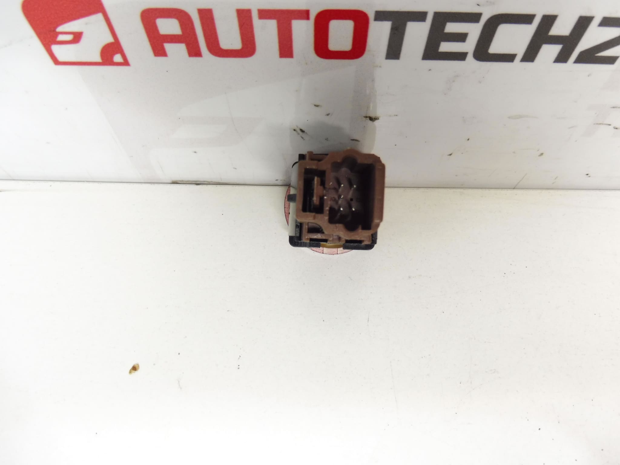 Interrupteur des feux de détresse Citroën Xsara 655496 – Image 2