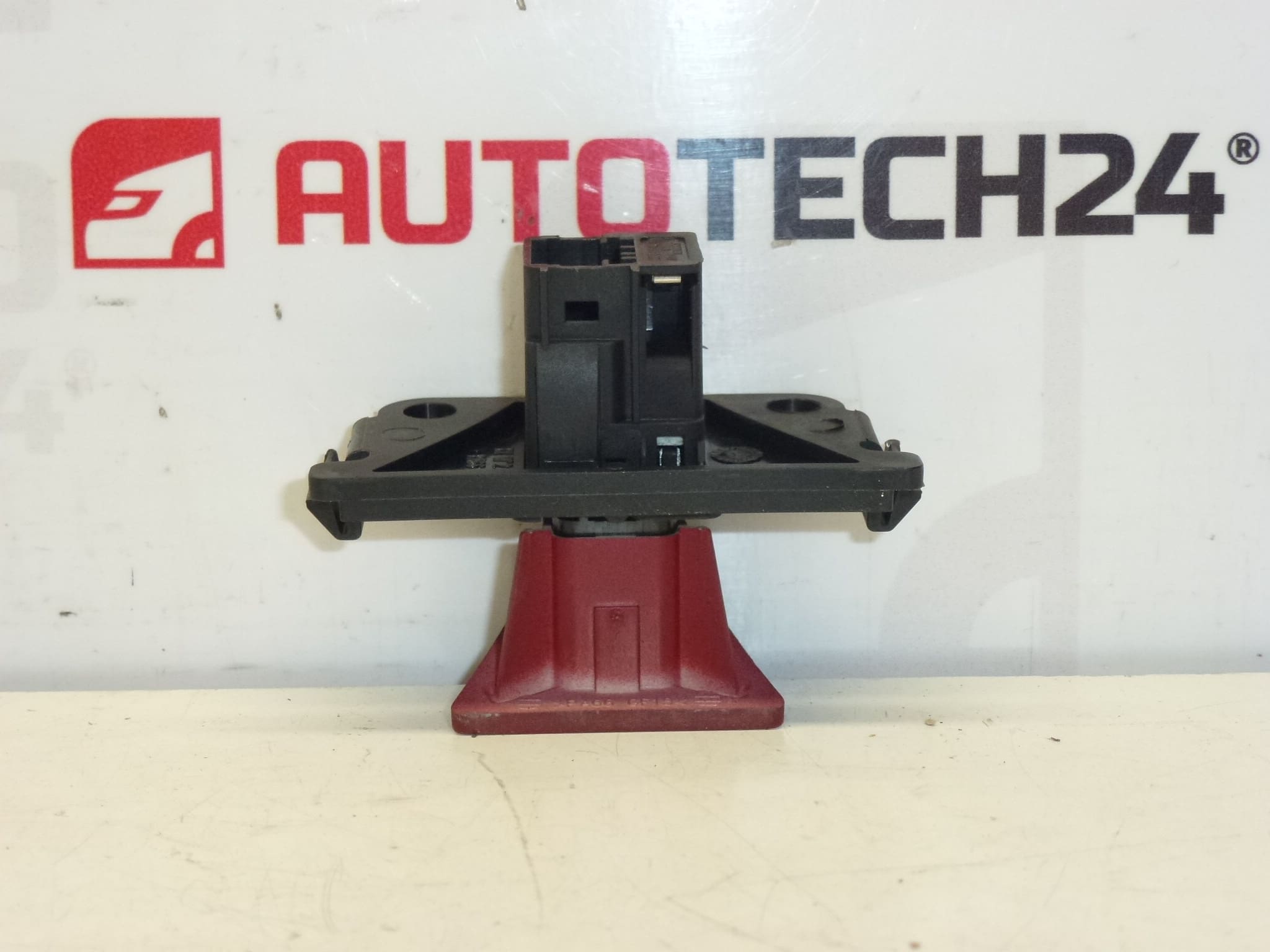 Interrupteur des feux de détresse pour Peugeot 307 réf. 9643219577 6554J7 – Image 2