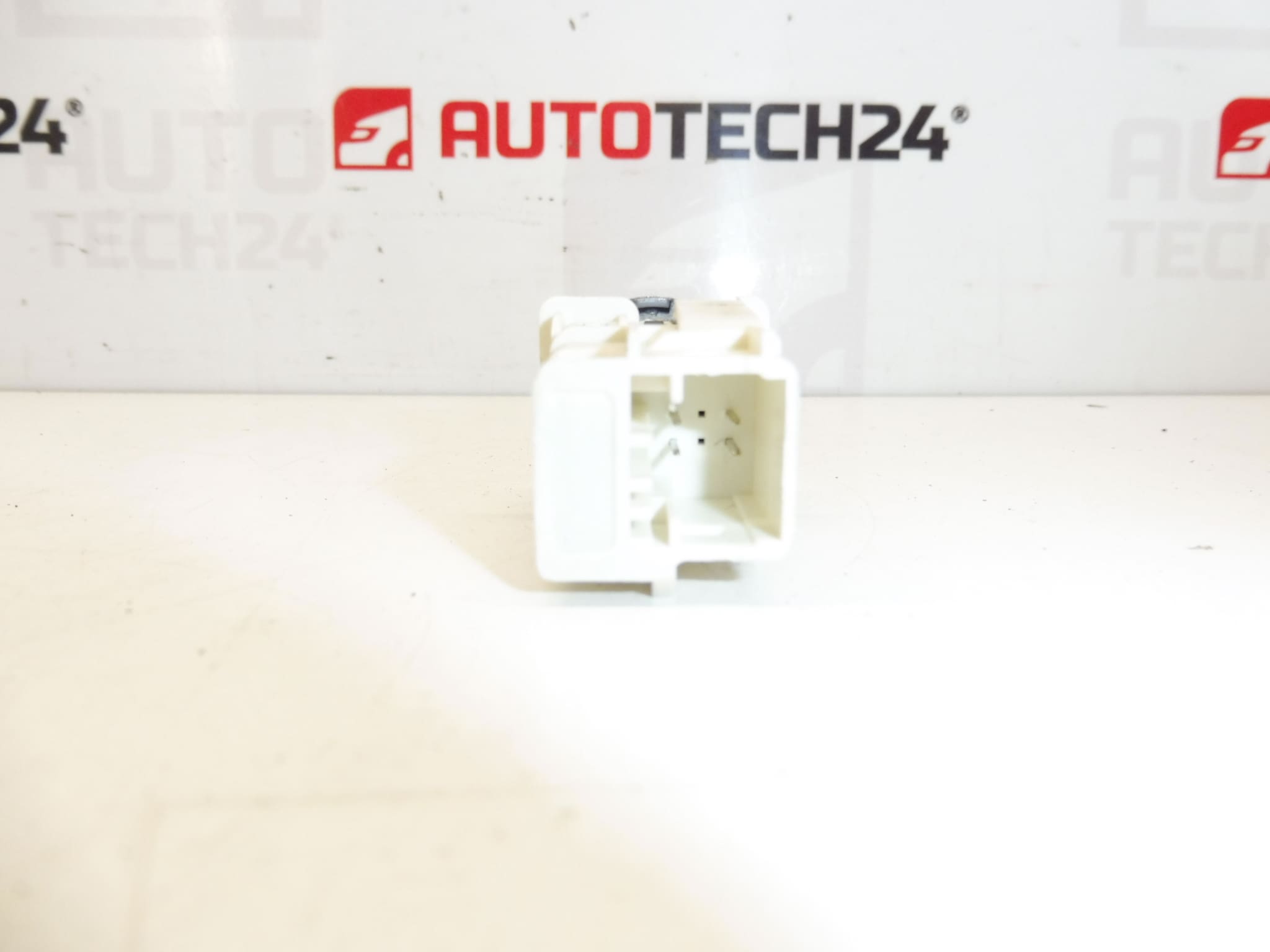 Commande de verrouillage central pour Citroën C8 et Peugeot 807 1488928077 6554N2 – Image 2