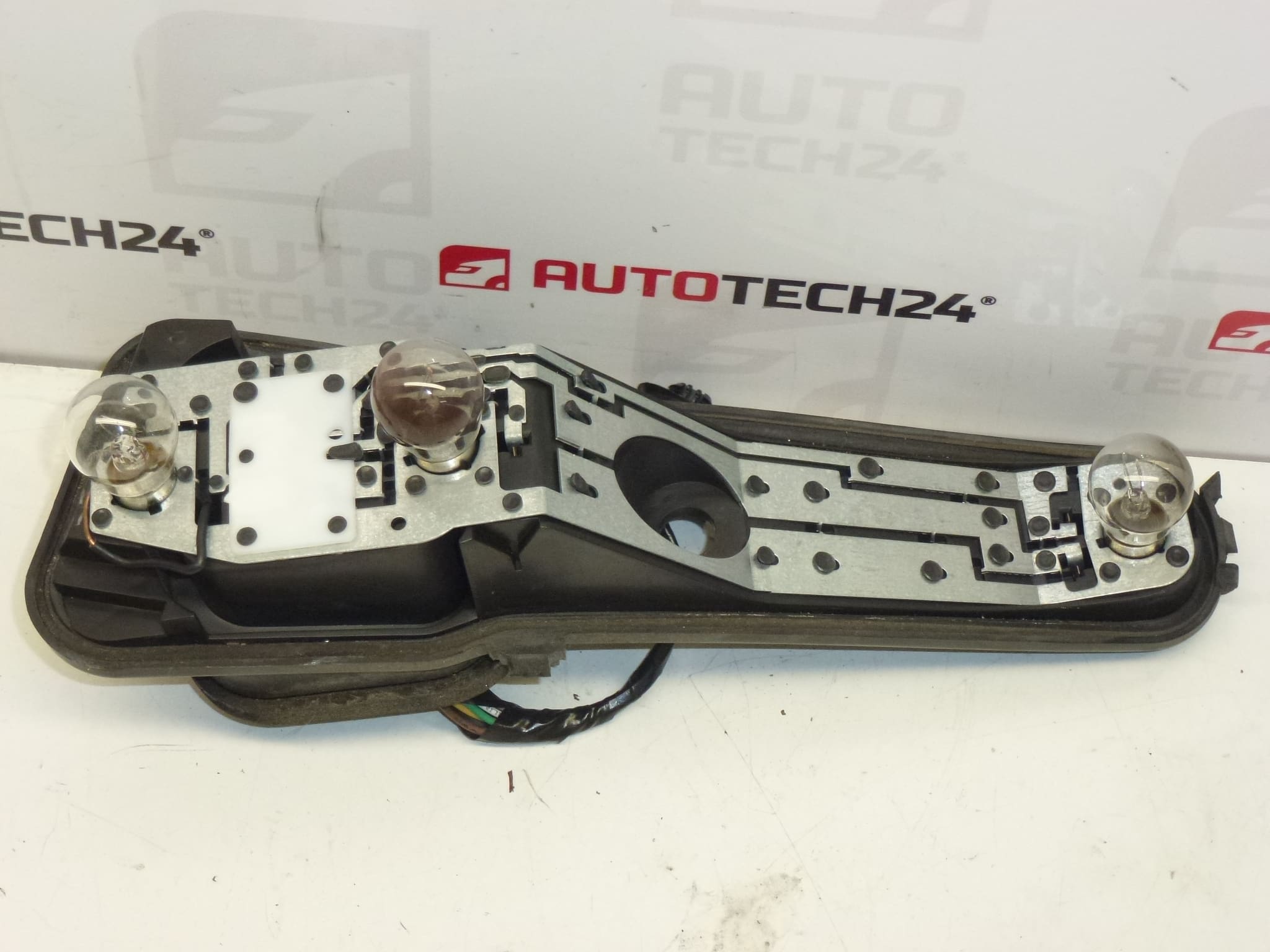 Support de feu arrière droit pour Peugeot 206 Break (Combi) - réf. 6351R4 - avec faisceau – Image 2