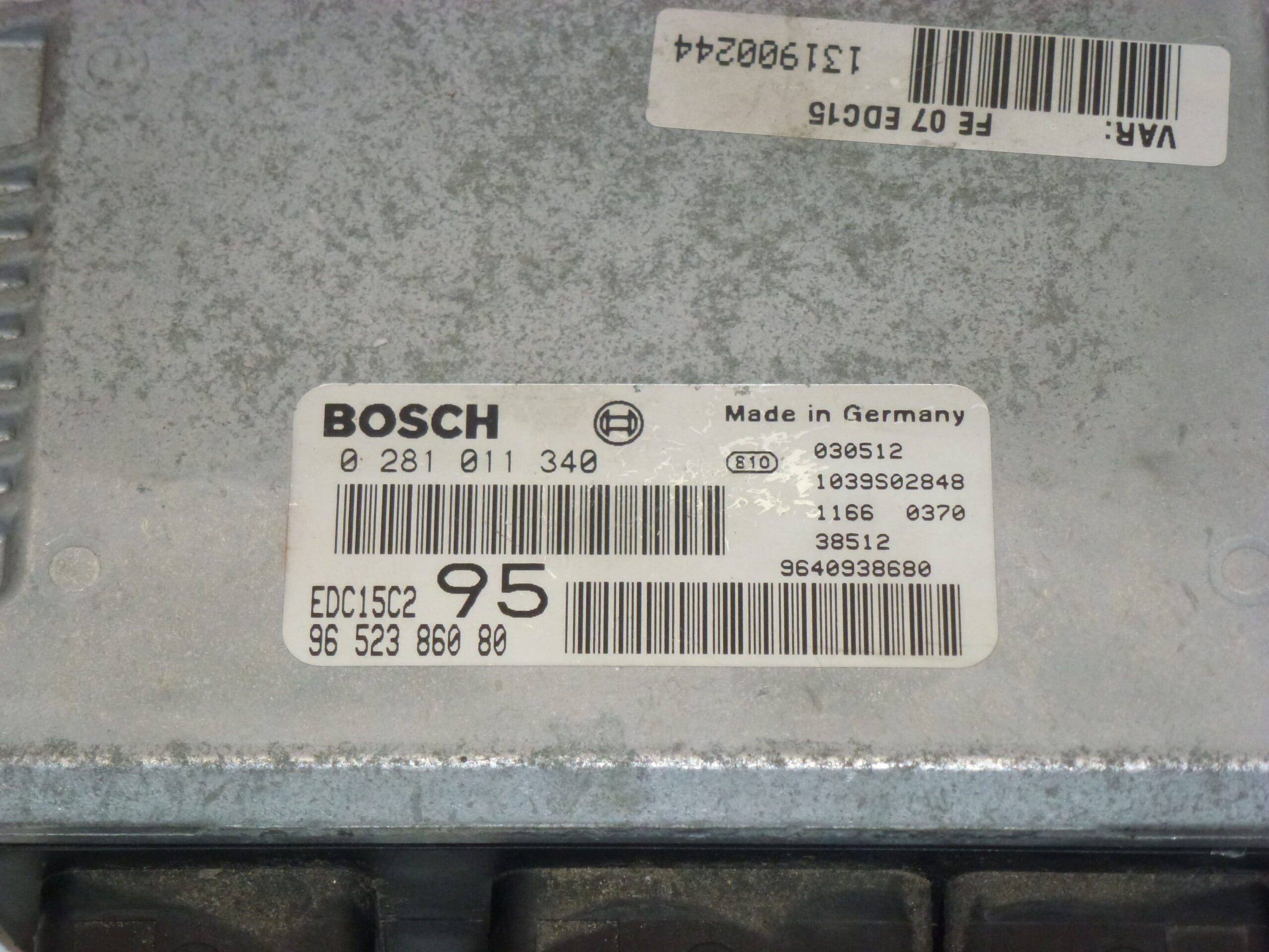 Unité De Commande D'injection Bosch EDC15C2 Vierge 9652386080 0281011340 – Image 2