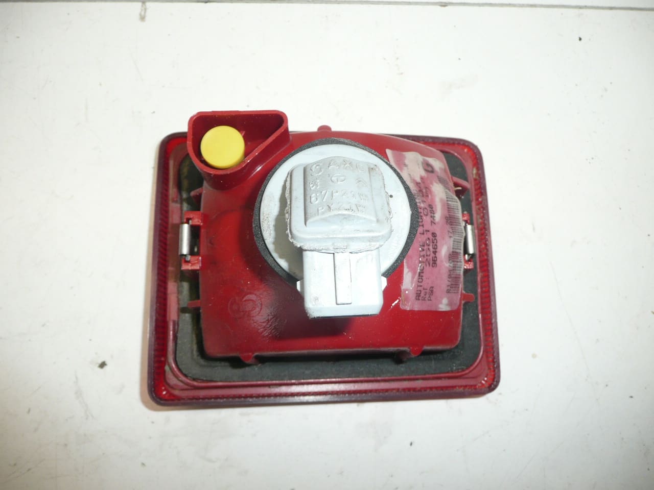 Feu antibrouillard arrière gauche pour Peugeot 407 SW 9646507480 6350T4 – Image 2