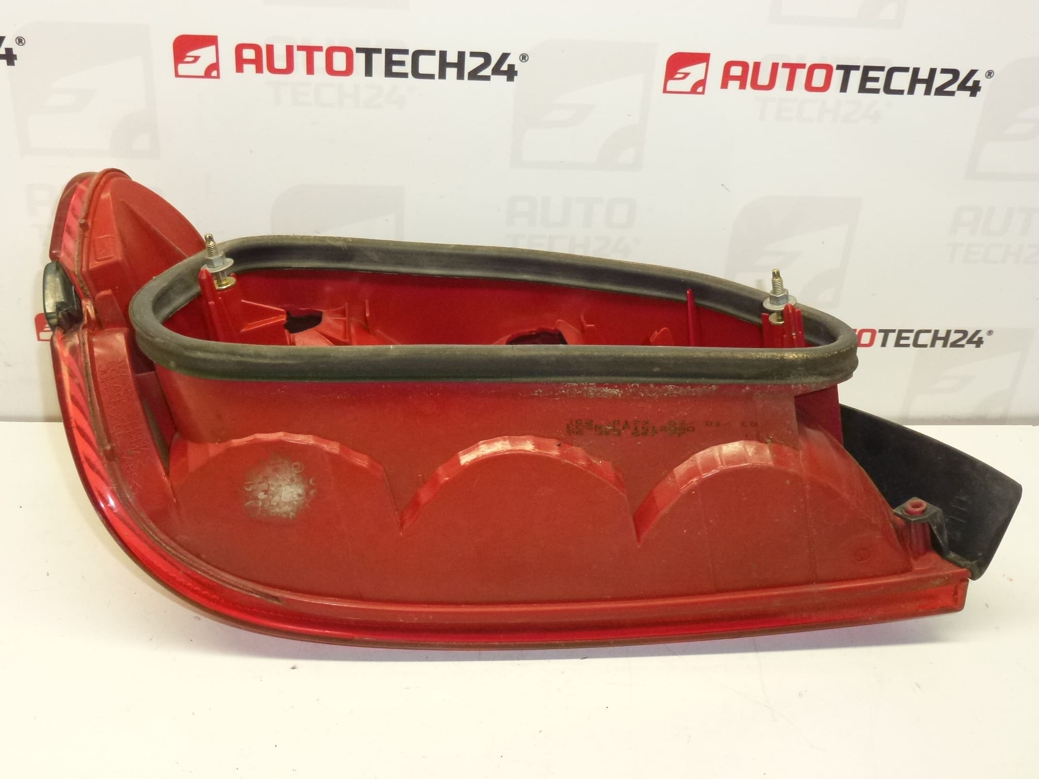 Feu arrière droit pour Peugeot 406 4 portes 9630364777 6351L5 – Image 2