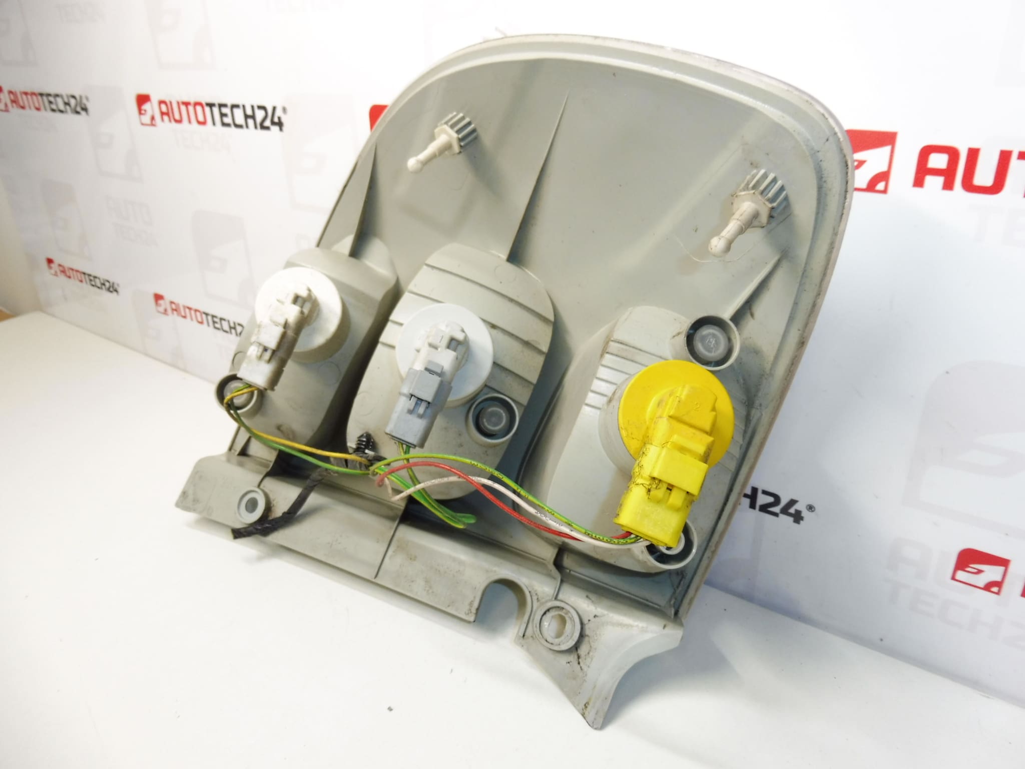 Feu Arrière Droit Citroën C3 PLURIEL 9641775180 6351R6 – Image 2