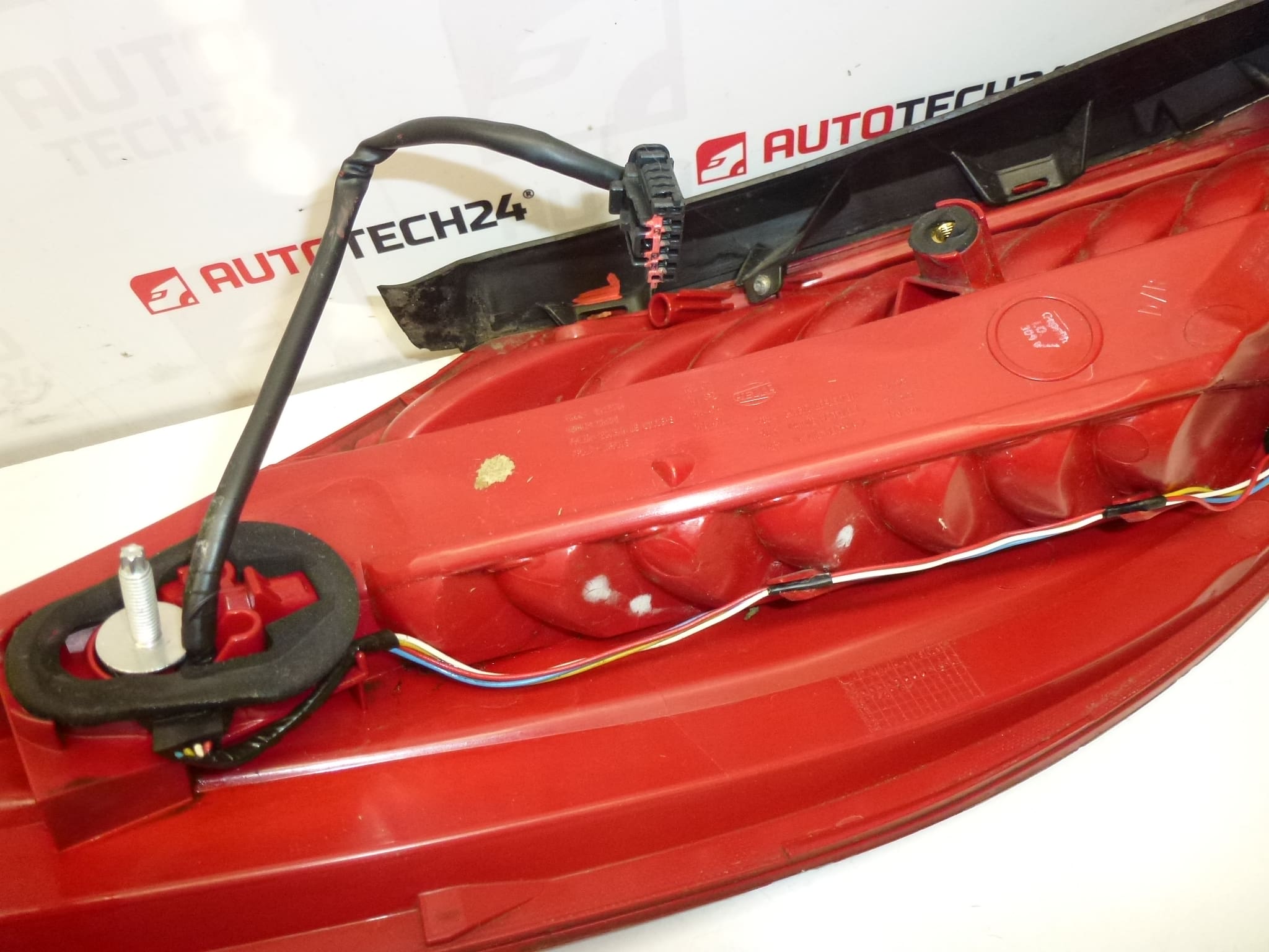 Feu arrière droit Peugeot 308 CC 6351GG – Image 2