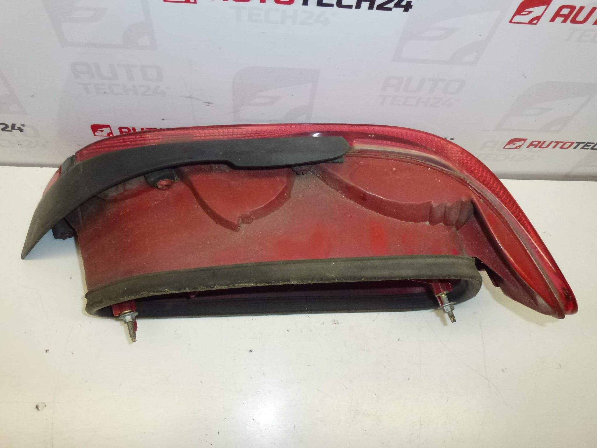 Feu arrière gauche avec bande pour Peugeot 406 4 portes 9630364877 6350L5 – Image 2