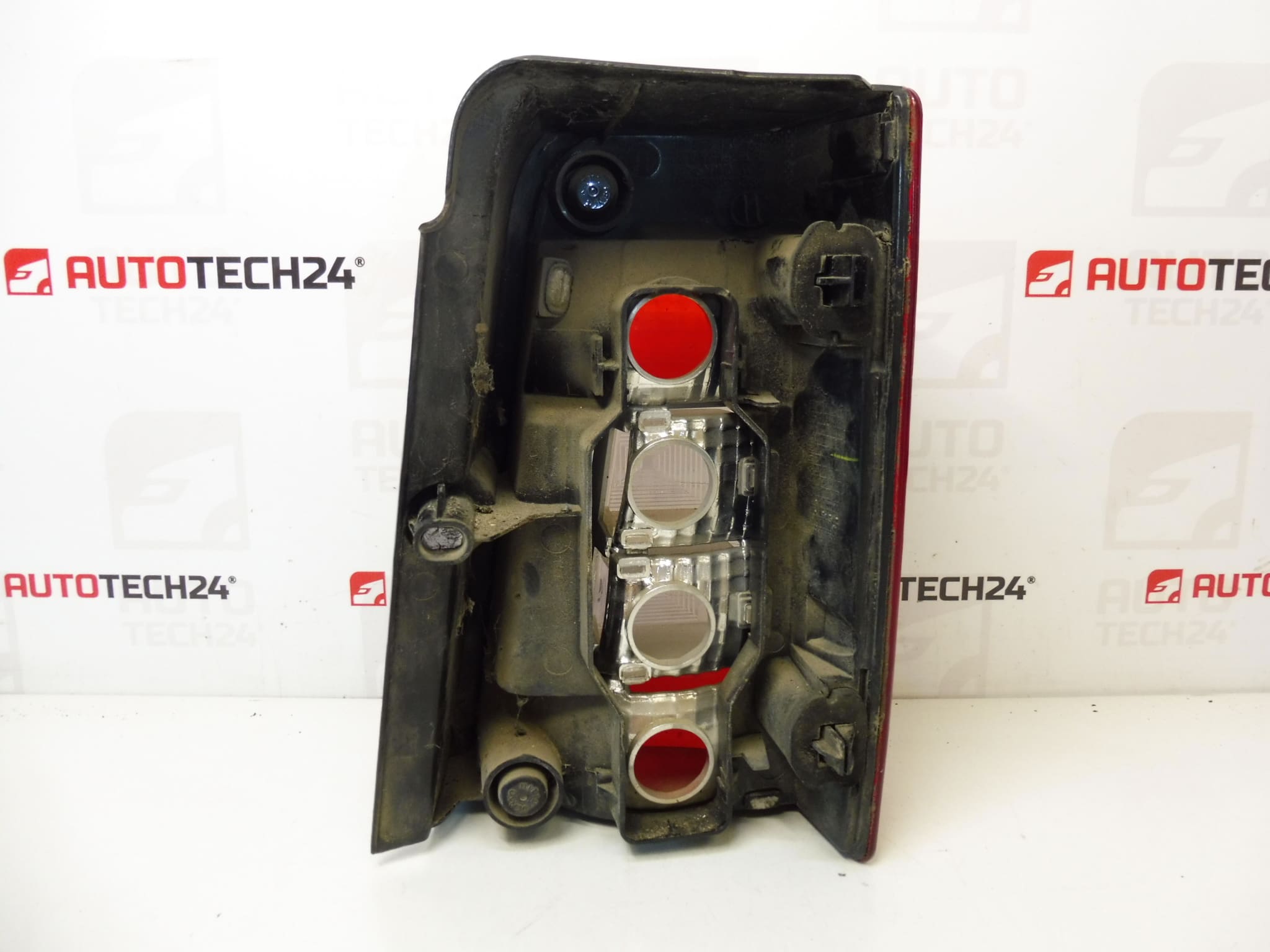 Feu arrière gauche Citroën/Peugeot 9657977080 6350Z1 – Image 2
