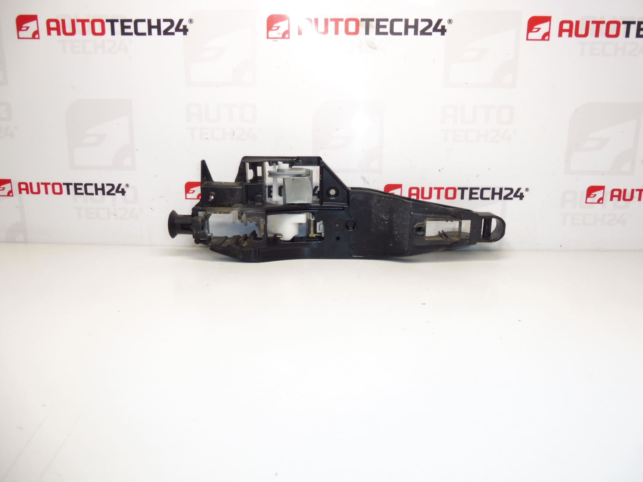 Fixation poignée de porte arrière droite Citroën C3 Picasso 9109E7