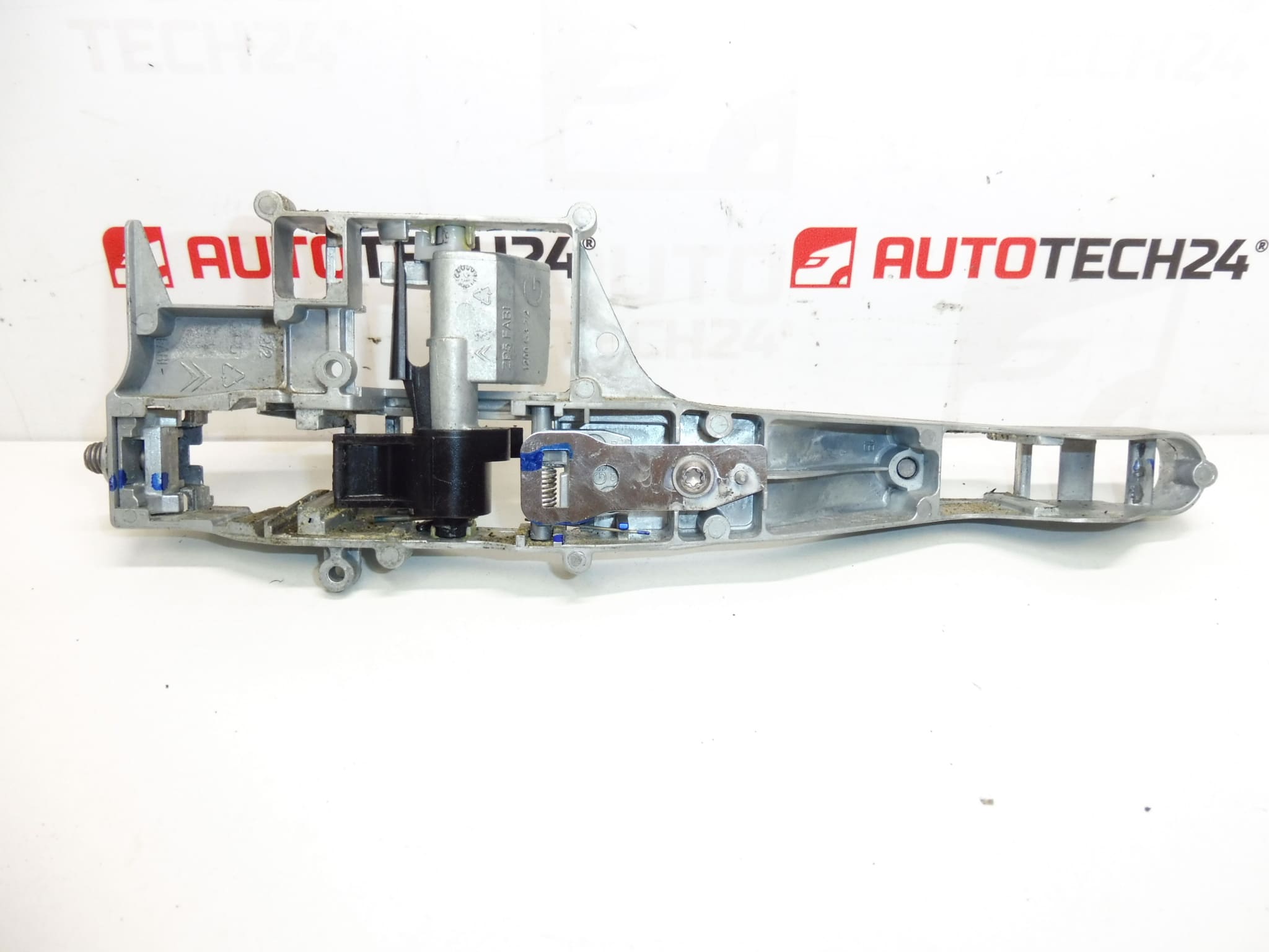 Fixation de la poignée de porte avant gauche pour Citroën C3 Picasso et Peugeot 207 - 910958 – Image 2