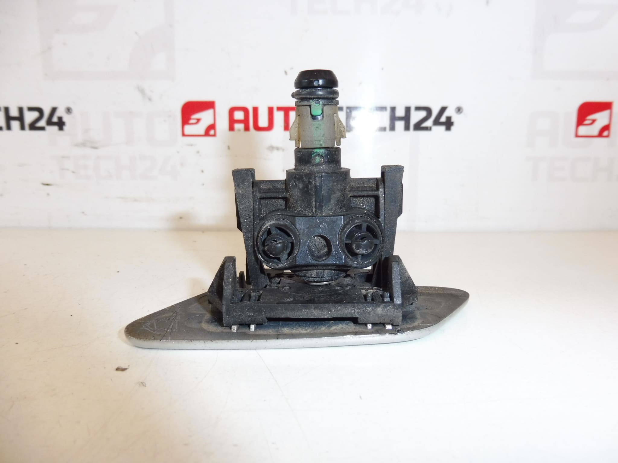 Buse de lave-phares droite avec cache EZRC Citroën C8 6438K3 6438K7 – Image 2