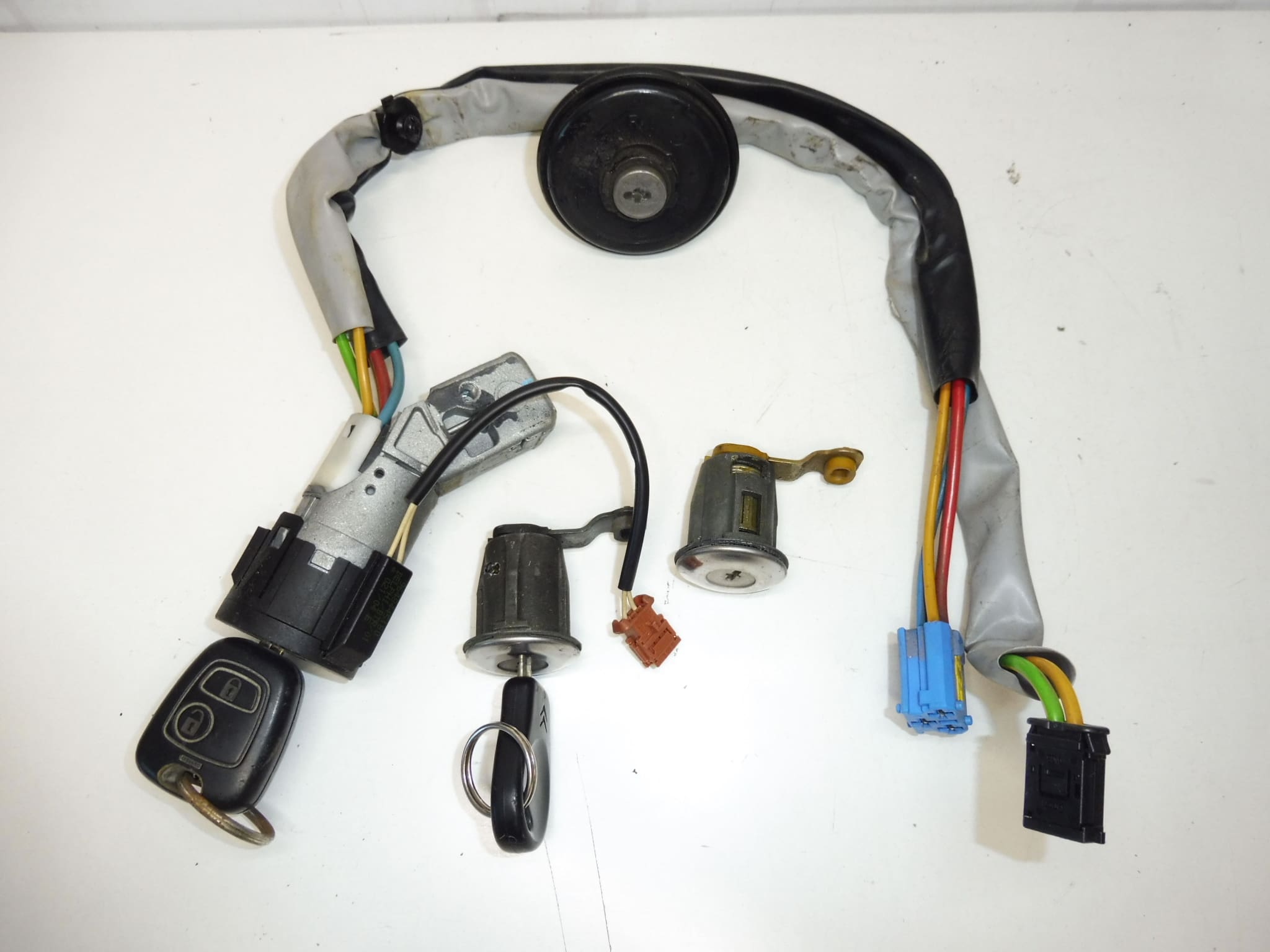 Ensemble de 2 clés et serrures pour Citroën Berlingo II 4162CF 4162CH – Image 2