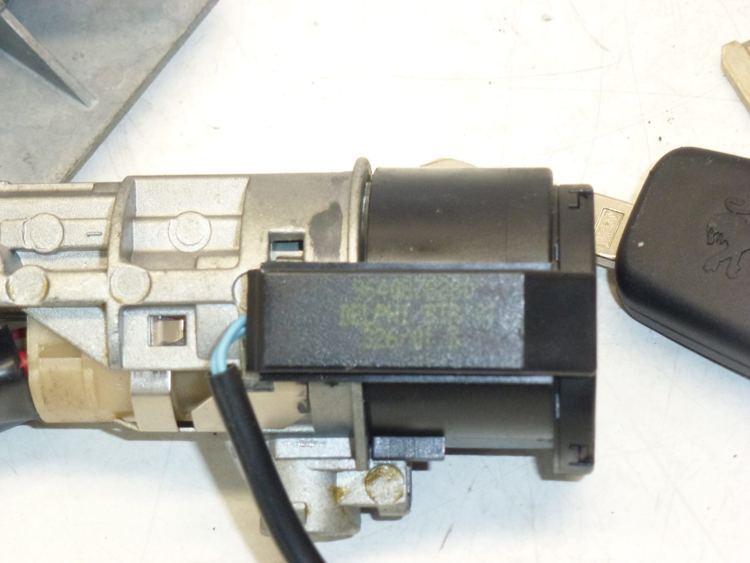 Ensemble de serrures d'occasion pour Peugeot 406 — 2 clés — Réf. 4162Z7, 4162Z6 – Image 2