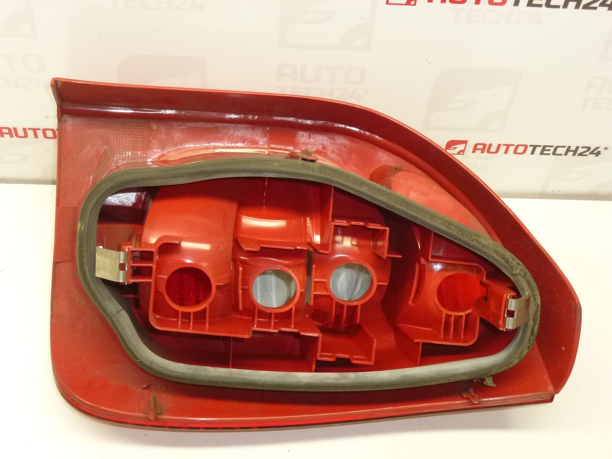 Feu arrière gauche Citroën Xsara Picasso 05 6350T2 – Image 2