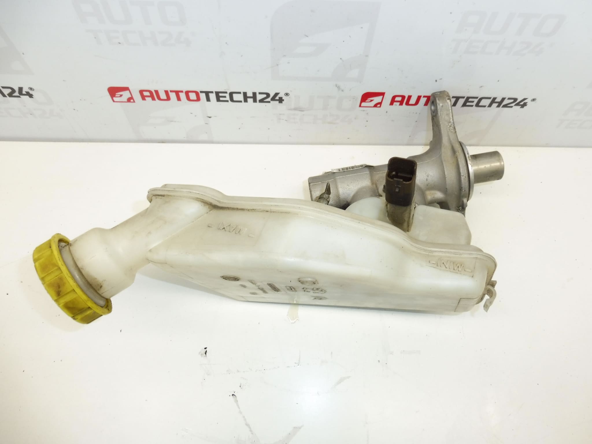 Cylindre maître de frein avec réservoir pour Peugeot et Citroën, références 4601R7 / 463592 – Image 2