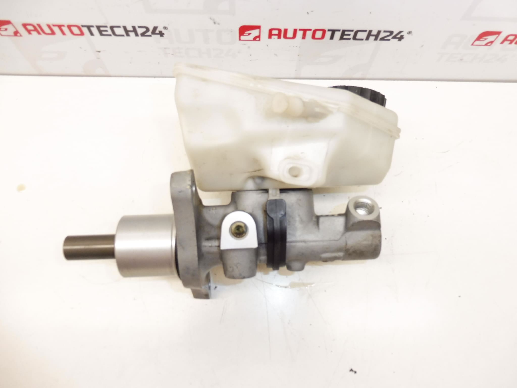 Maître-cylindre de frein d'occasion Bosch pour Citroën/Peugeot (PSA) 9467533880 4601T0 – Image 2