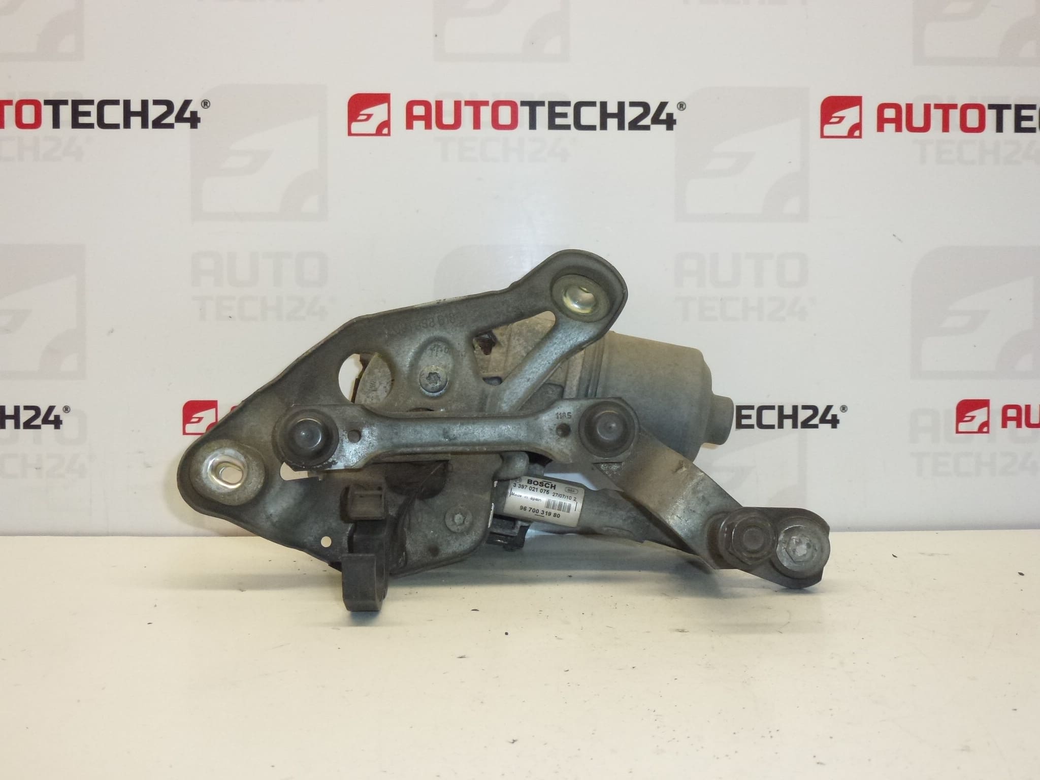 Moteur d'essuie-glace gauche Citroën Peugeot 9670031980 3397021075 6405PR