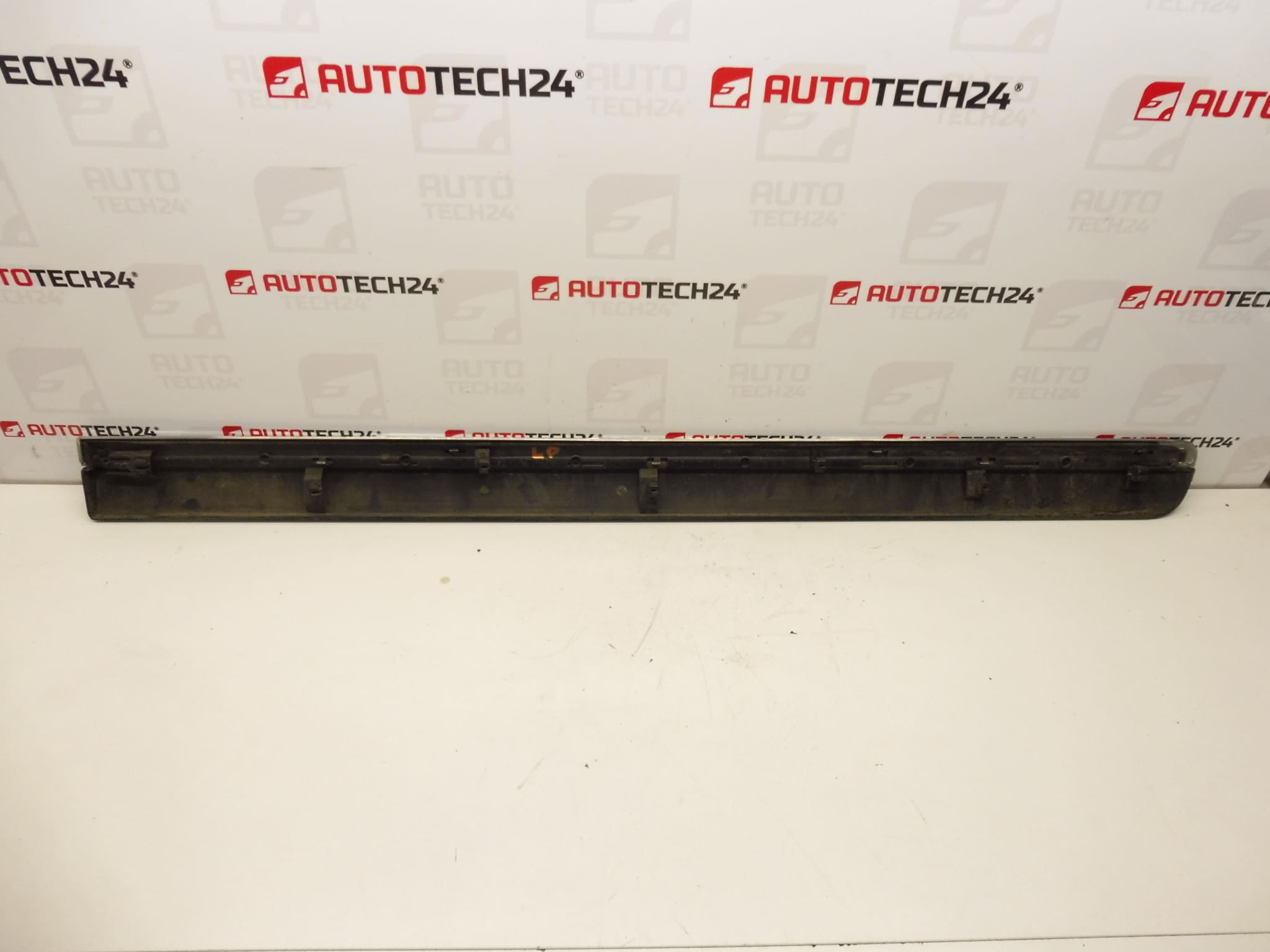 Seuil de porte gauche Citroën C8 / Peugeot 807 EYJ 1401028777 8545GH – Image 2