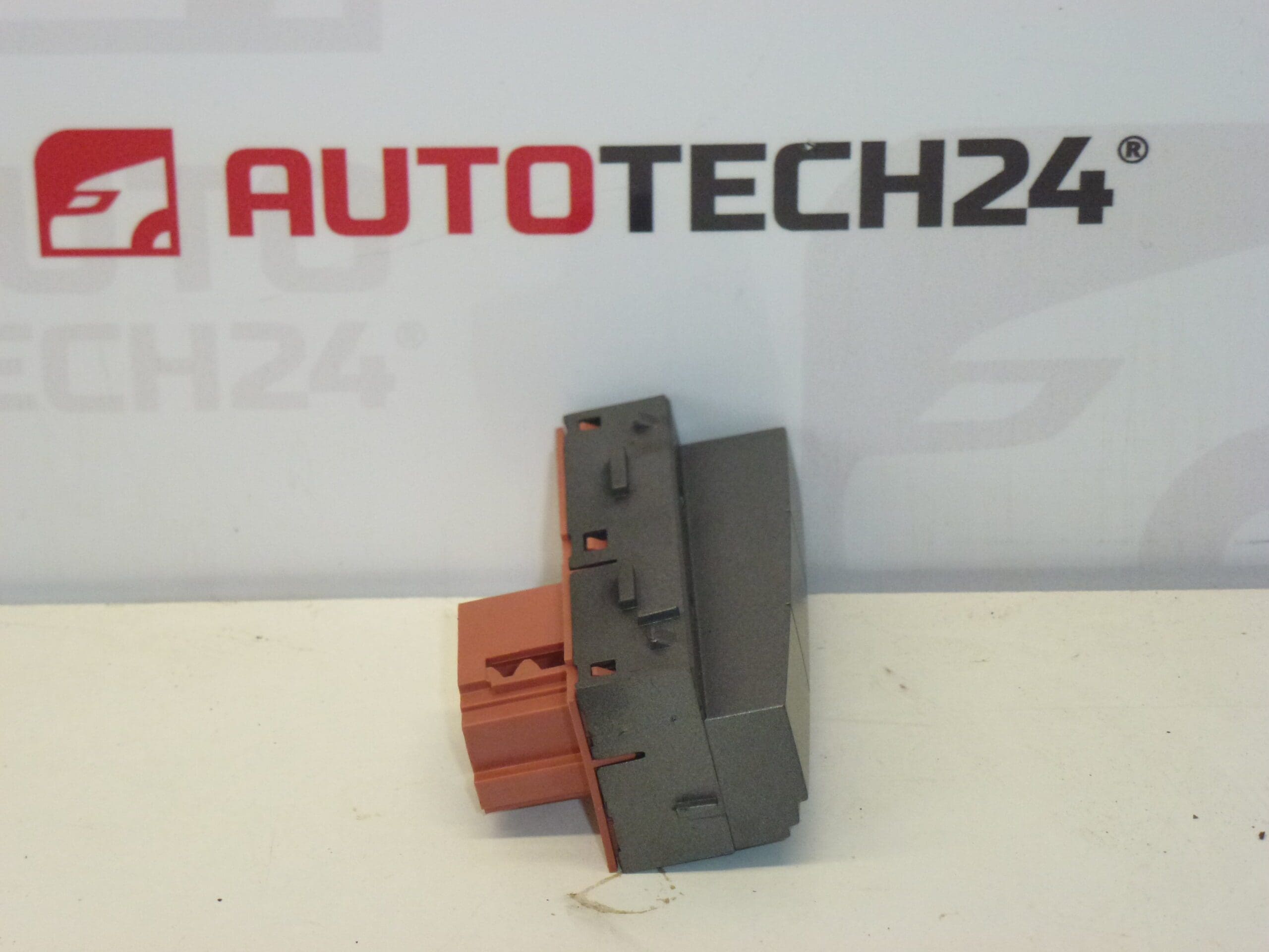 Bouchon pour commande de climatisation Citroën C5 II 96470291YW – Image 2